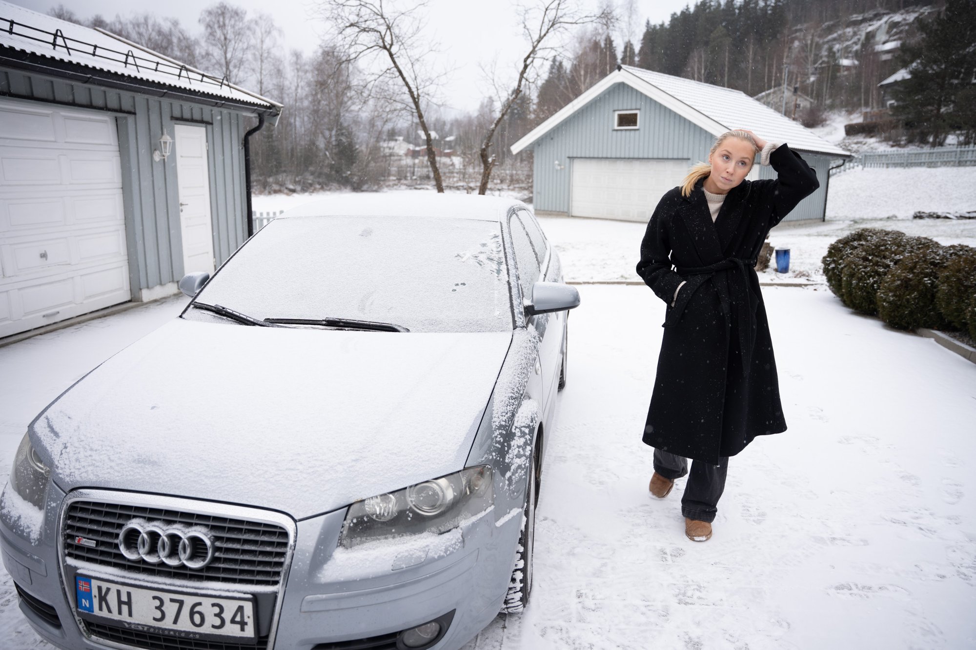 Emilie Leine Solbaken kjørte hjem fra nyttårsfeiring og fikk skutt fyrverkeri mot bilen sin i Øyertunellen