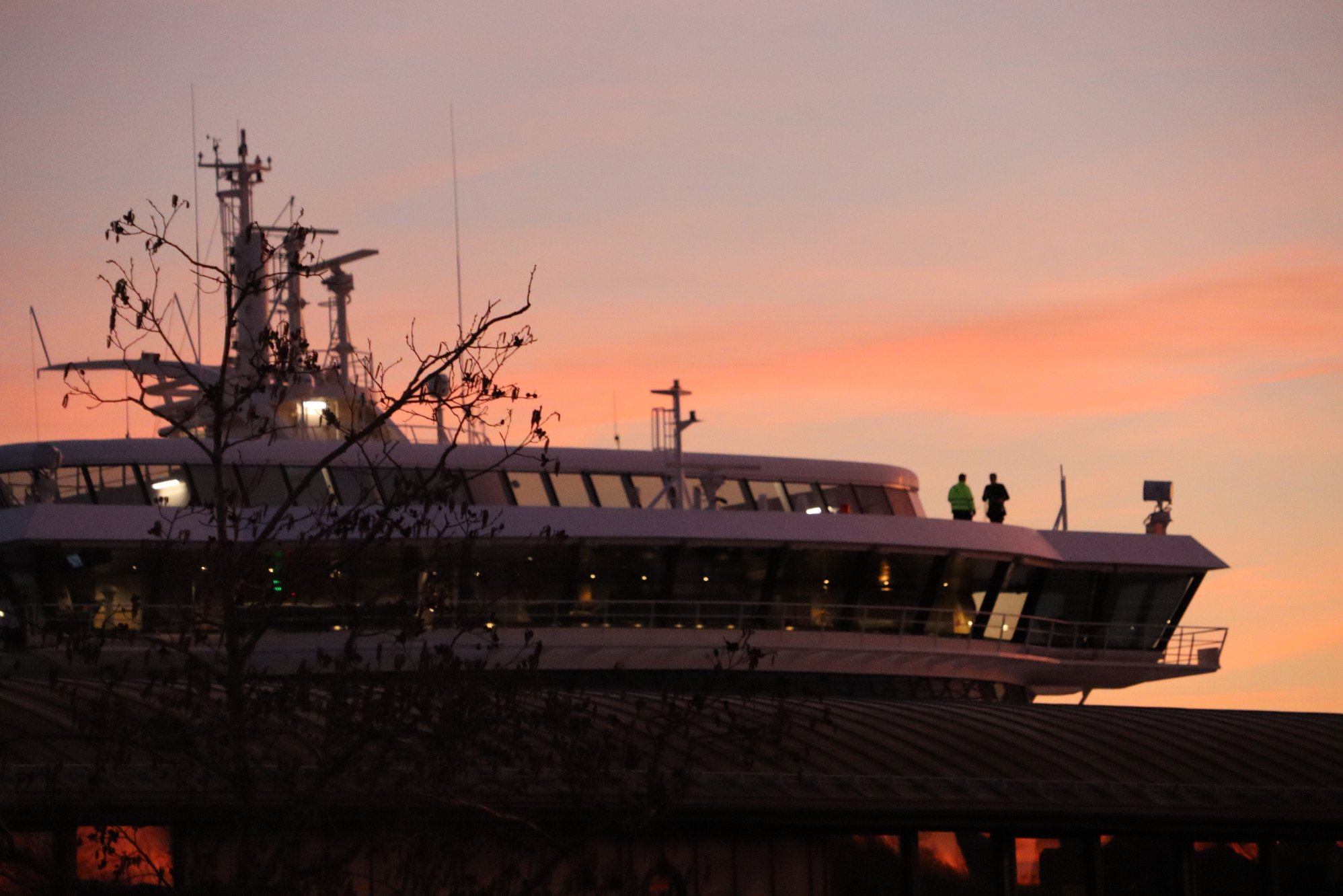 Sender hundre personer med svenskebåten – til Danmark