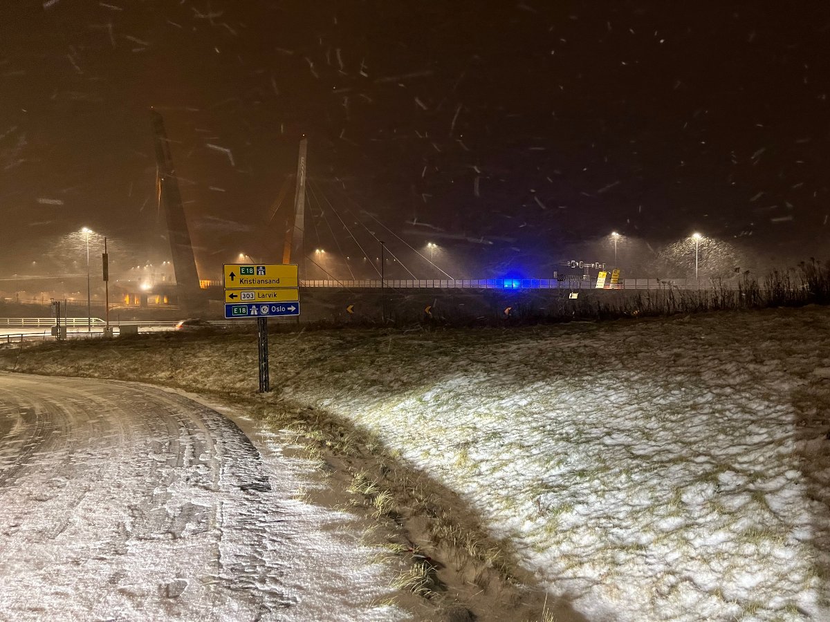 E18 var stengt etter ulykke – glatte veier