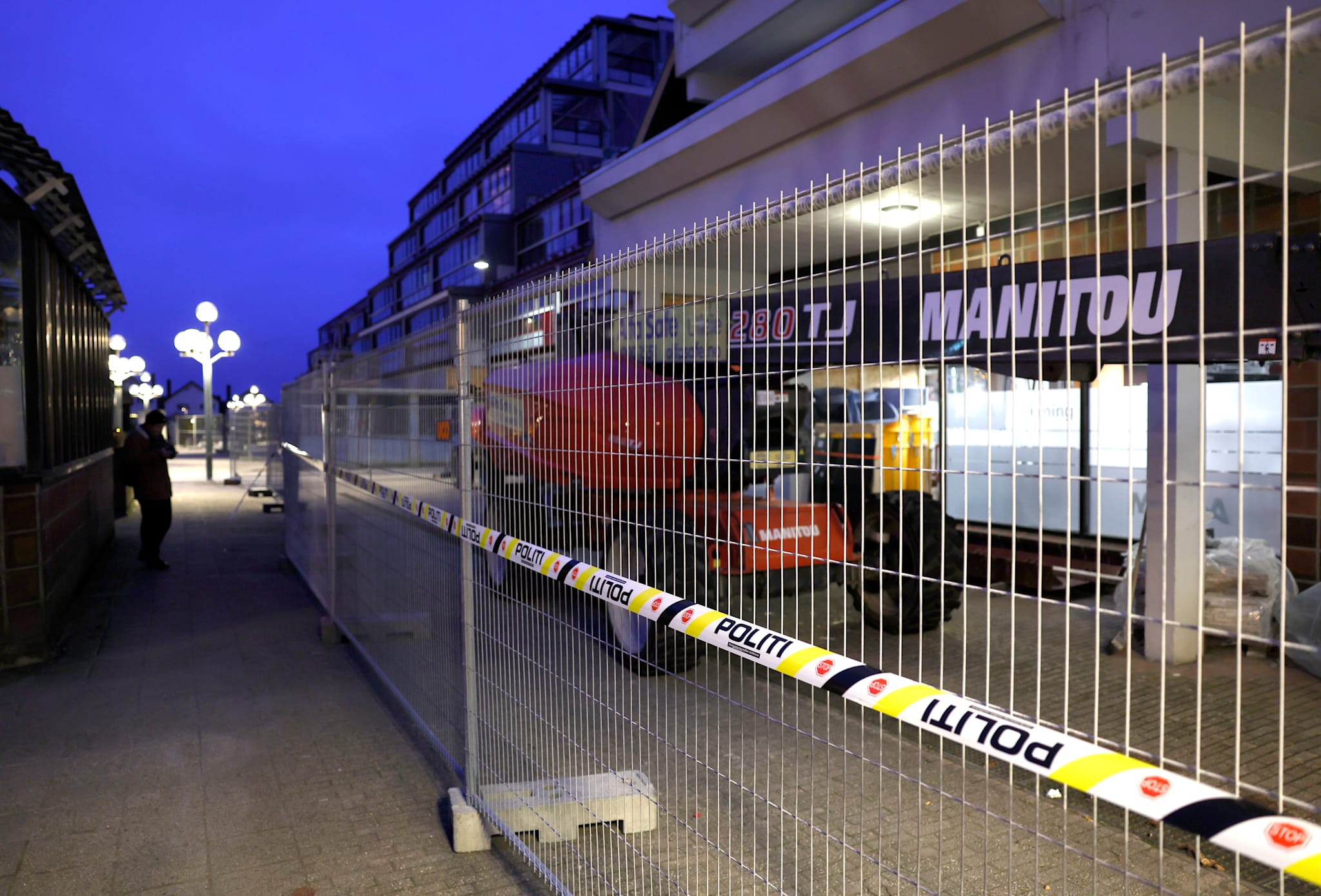 Tre naboer skal ha grepet inn for å stanse tyveri. En mann døde etter å ha sluttet å puste.