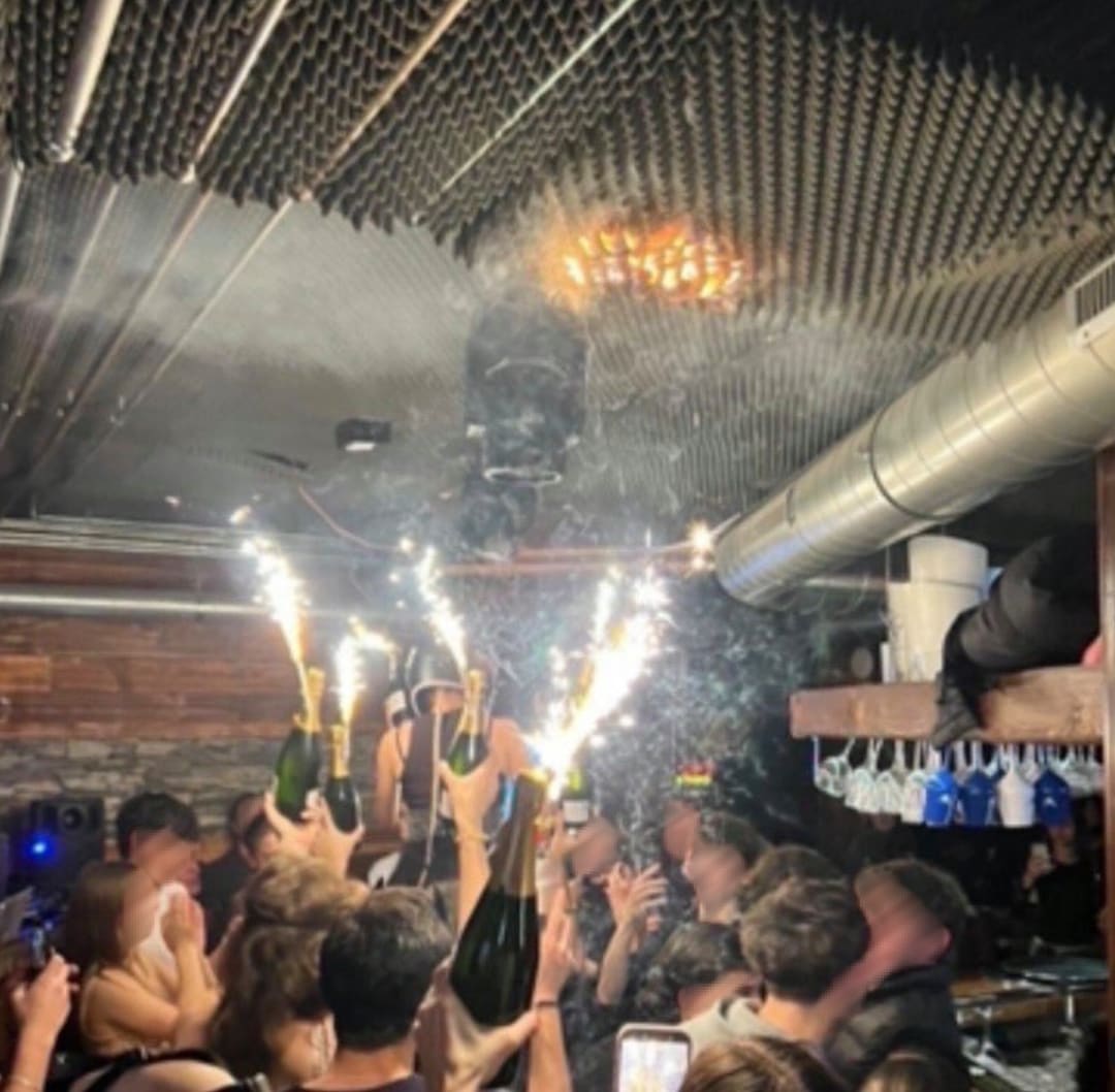 Nyttårsfesten i Sveits: Mener isfakler startet brannen