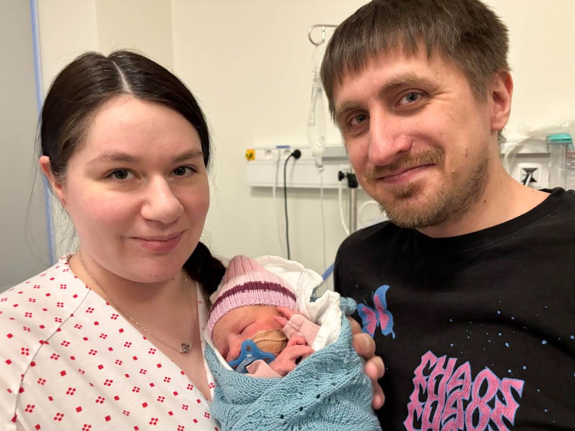 Nyttårsbarnet i Finnmark 2026, Vanessa Juvdal-Johansen, foreldre Lena Juvdal og Eirik Johansen, barnepleier Solveig Svendsen