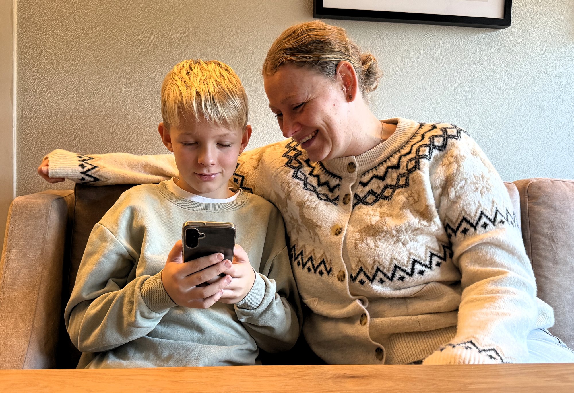 Marco (10) var lenge den eneste i klassen uten smarttelefon