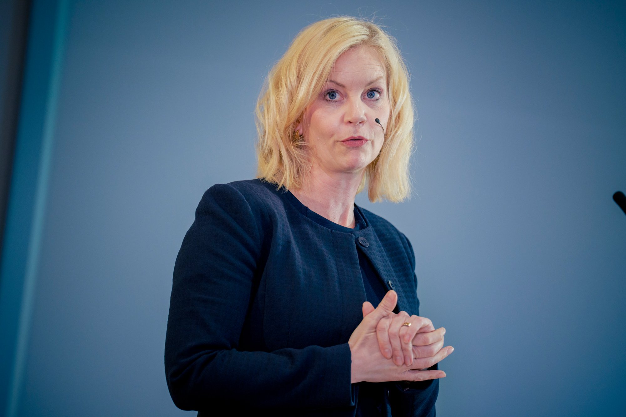 Oslo 20250611. 
Forsknings- og høyere utdanningsminister Sigrun Aasland (Ap) deltar på lanseringen av hvem som får KI-milliarden til regjeringen ved Universitetsbiblioteket på Universitetet i Oslo onsdag.
Foto: Stian Lysberg Solum / NTB