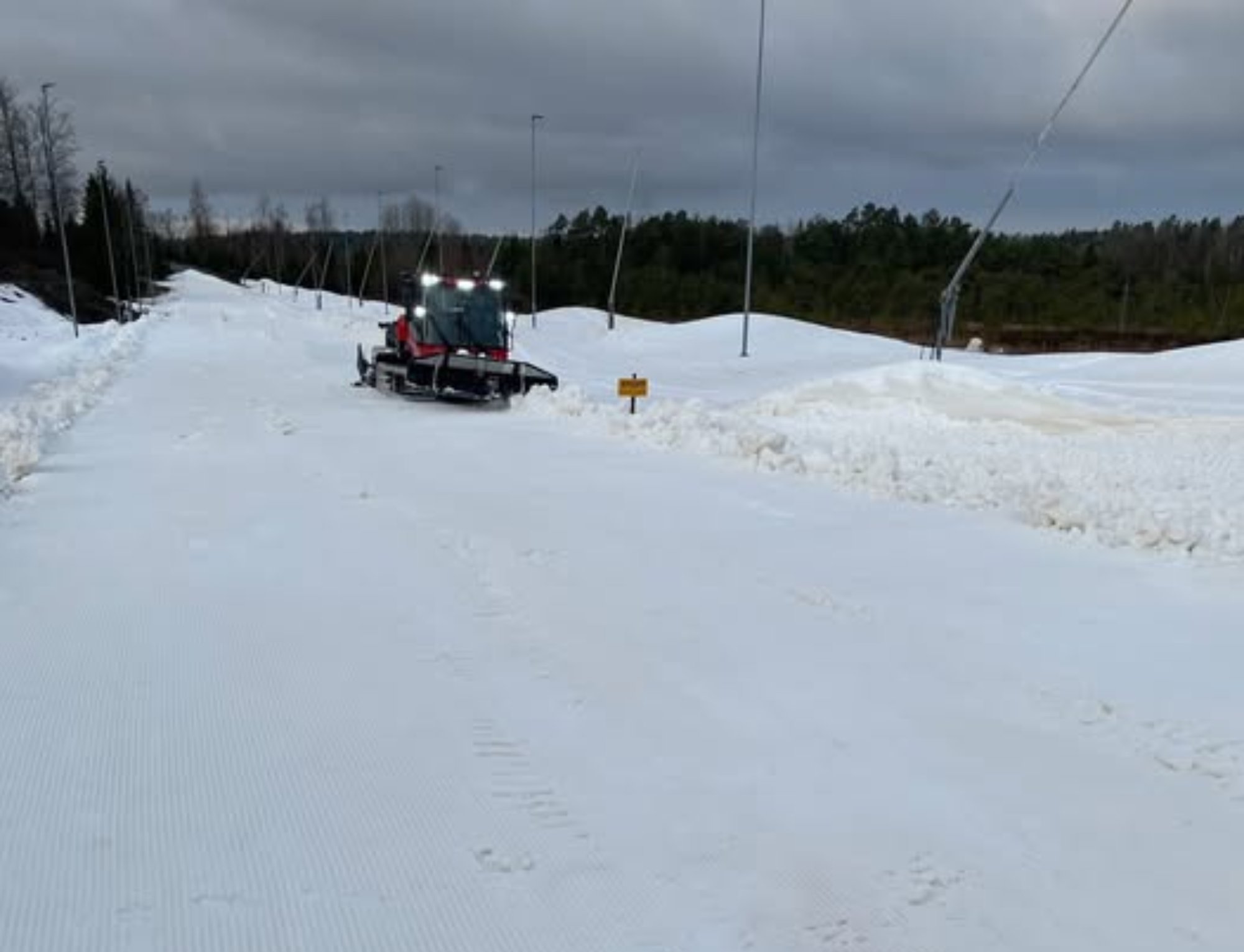 Nå er det bare å børste støv av akebrettet: – Det er ikke et underlag ennå