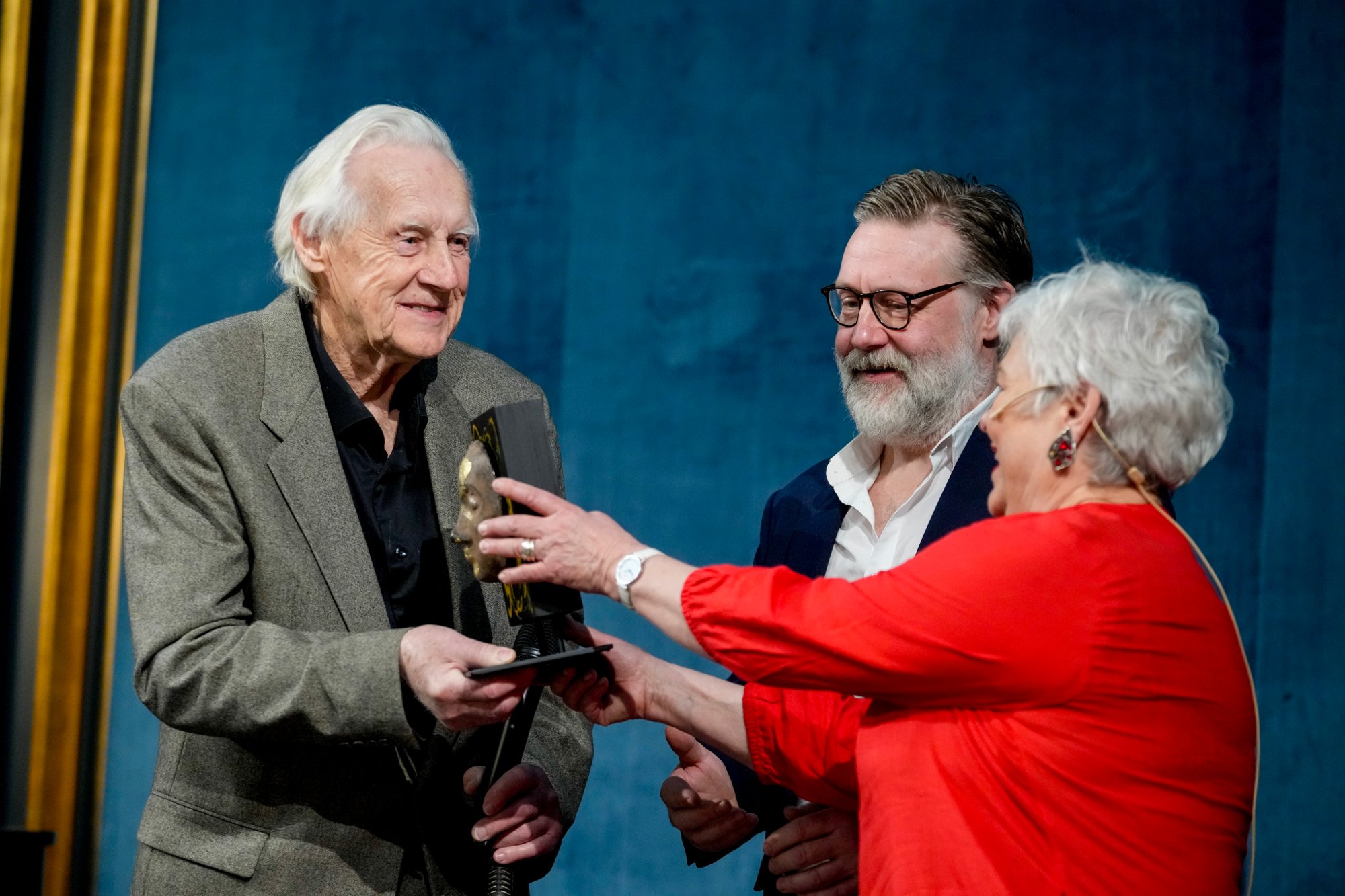 Oslo 20241205. 
Sverre Anker Ousdal og Mads Ousdal er vinnere av Wenche Foss’ Ærespris for 2024. Skuespillerne blir tildelt prisen sammen med organisasjonen Jussbuss.
Foto: Terje Bendiksby / NTB