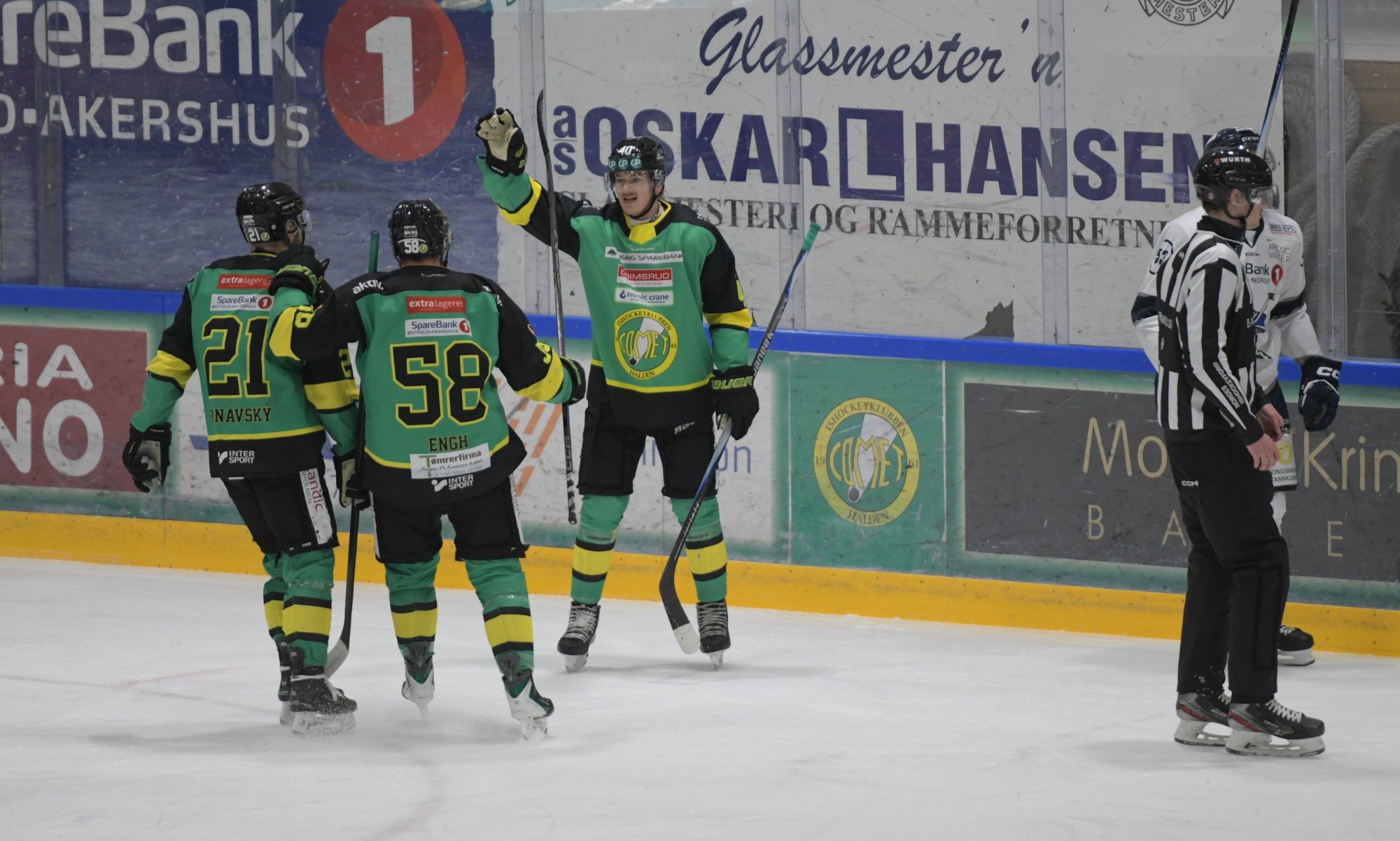 Vaglen-hattrick i årets første seier