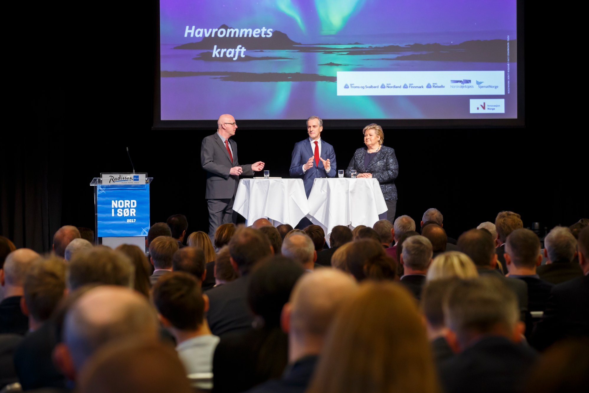 Antakelig kommer konferansedeltakere til å begynne å baktale hverandre allerede på flyet hjem