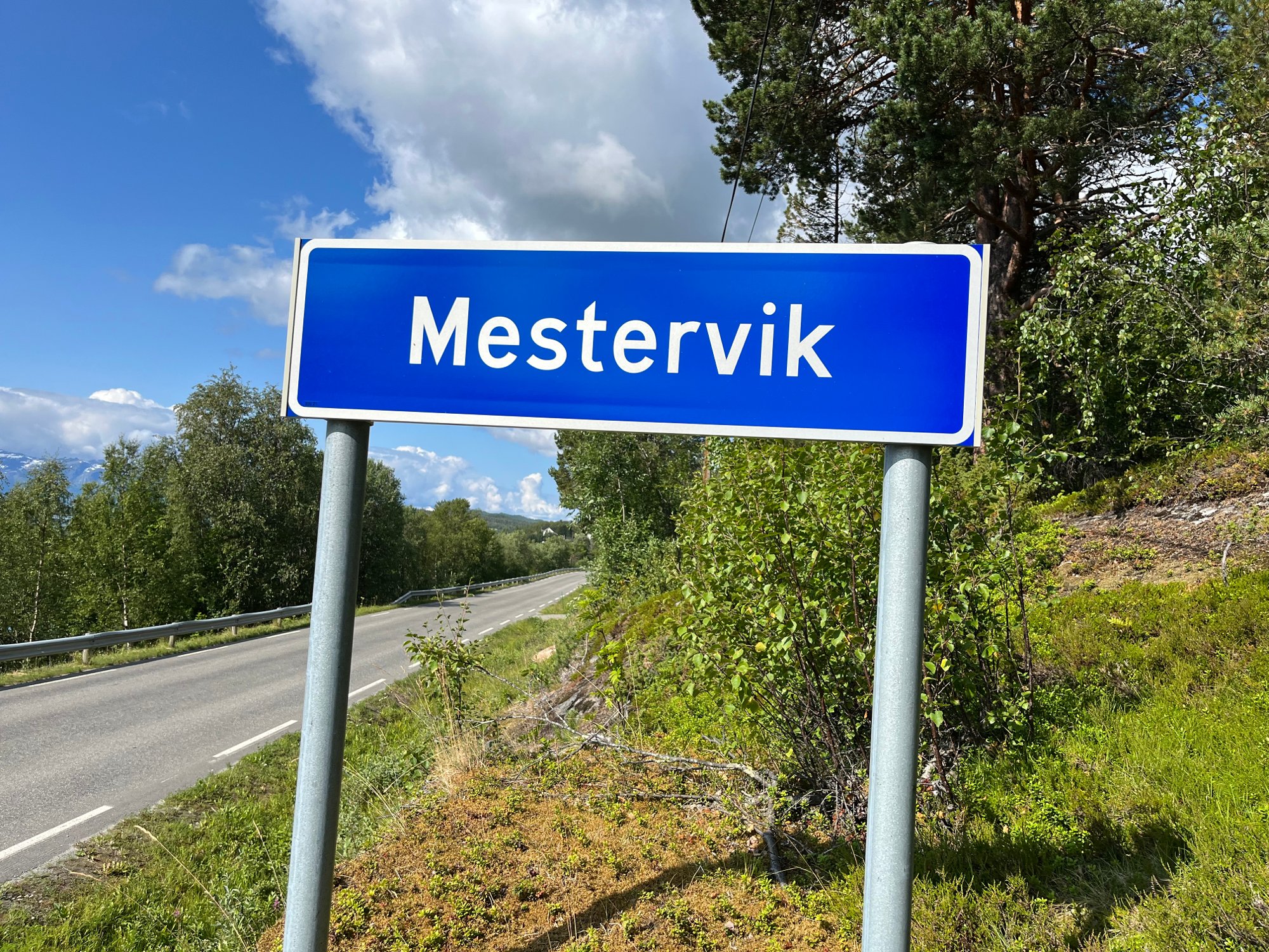  *** Local Caption *** MESTERVIK: Mestervik Bygde- og idrettslag henvendte seg allerede i februar til kartverket med ønske om at Mestervik i stedet for Meistervik også ble brukt som poststed. Sist uke fikk Balsfjord kommune henvendelse fra Språkrådet der de etterlyser lovpålagt høringsuttalelser i navnesaken.