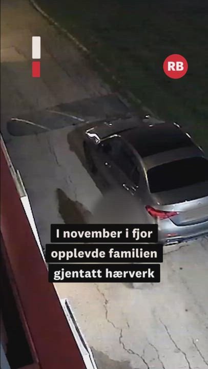 – Lå i baksetet da han plutselig hørte en skarp skrapende lyd