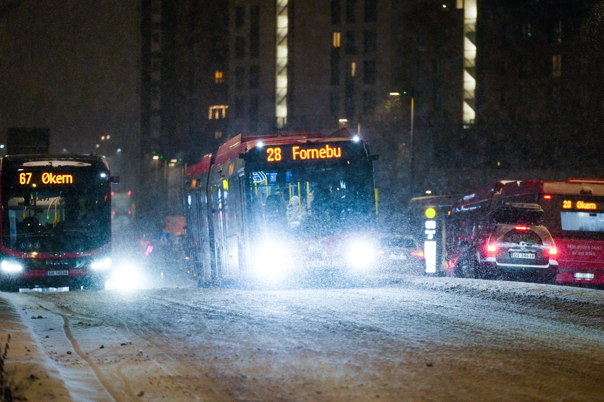 Oslo 20250106. 
Det er varslet store mengder snø i Oslo mandag morgen. En buss fra Ruter ved Økern T.
Foto: Beate Oma Dahle / NTB