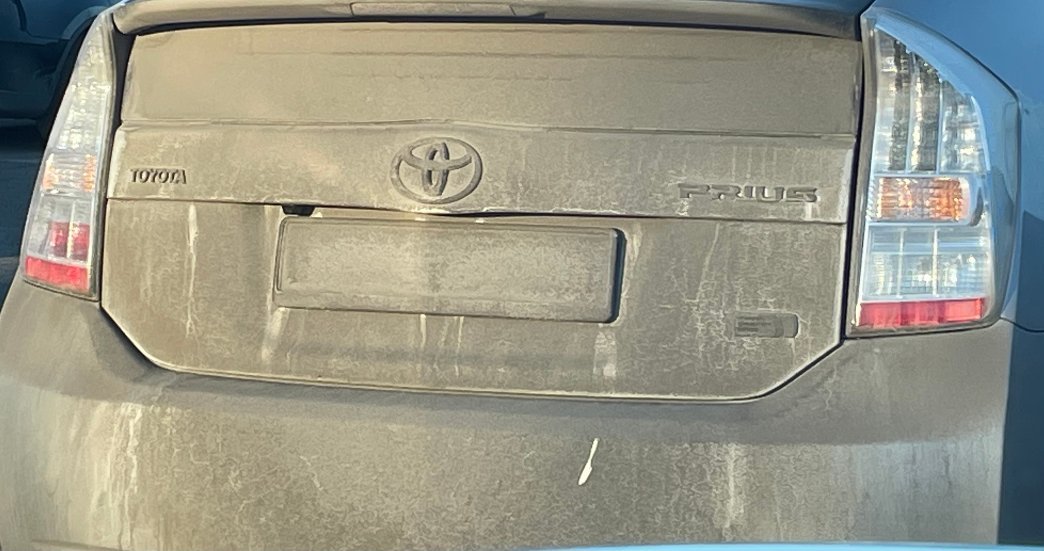 Skitten bil kan koste 3.000 kroner: – Skilt skal ikke være tildekket 