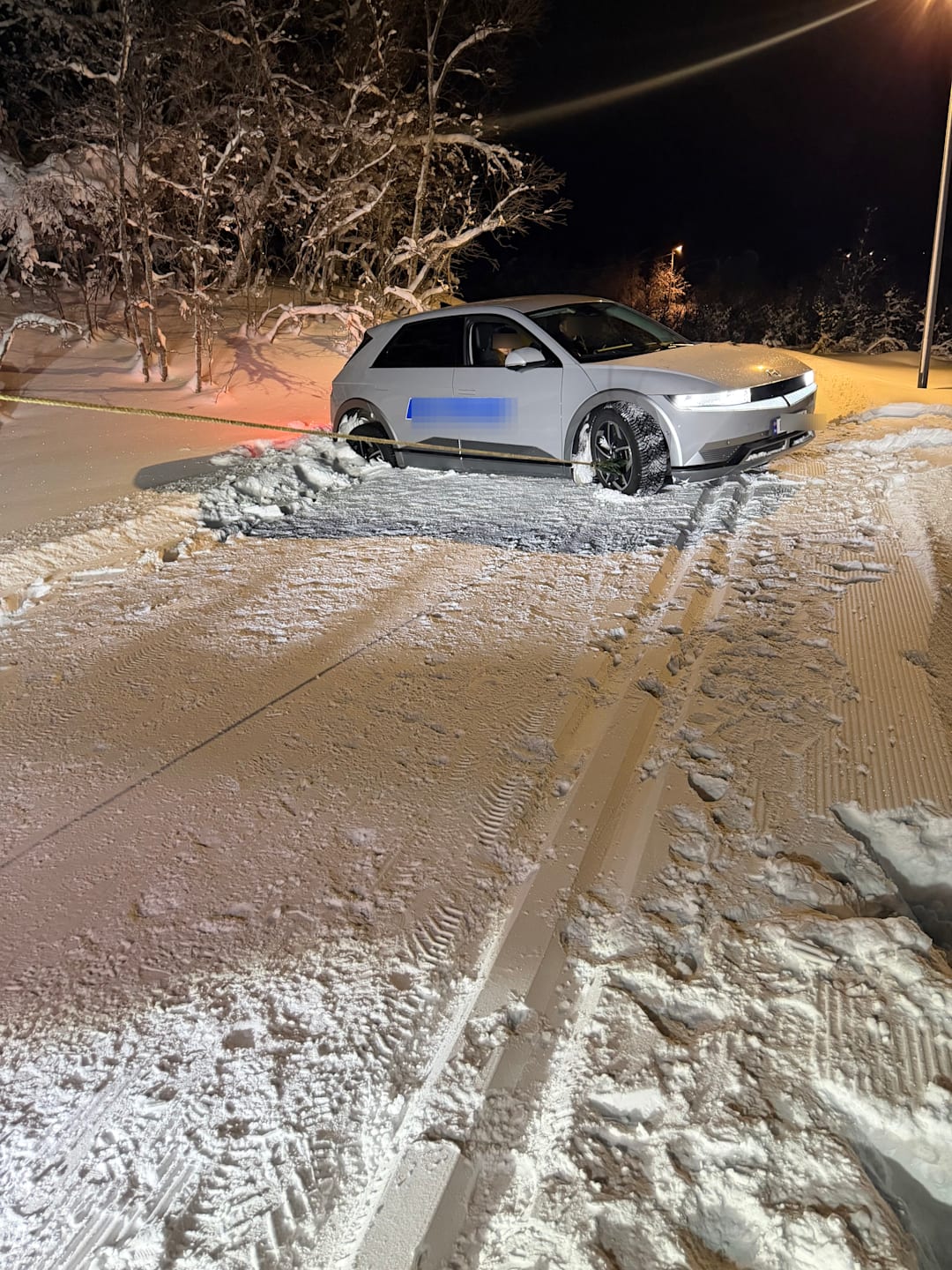 Turister kjørte seg fast i lysløype