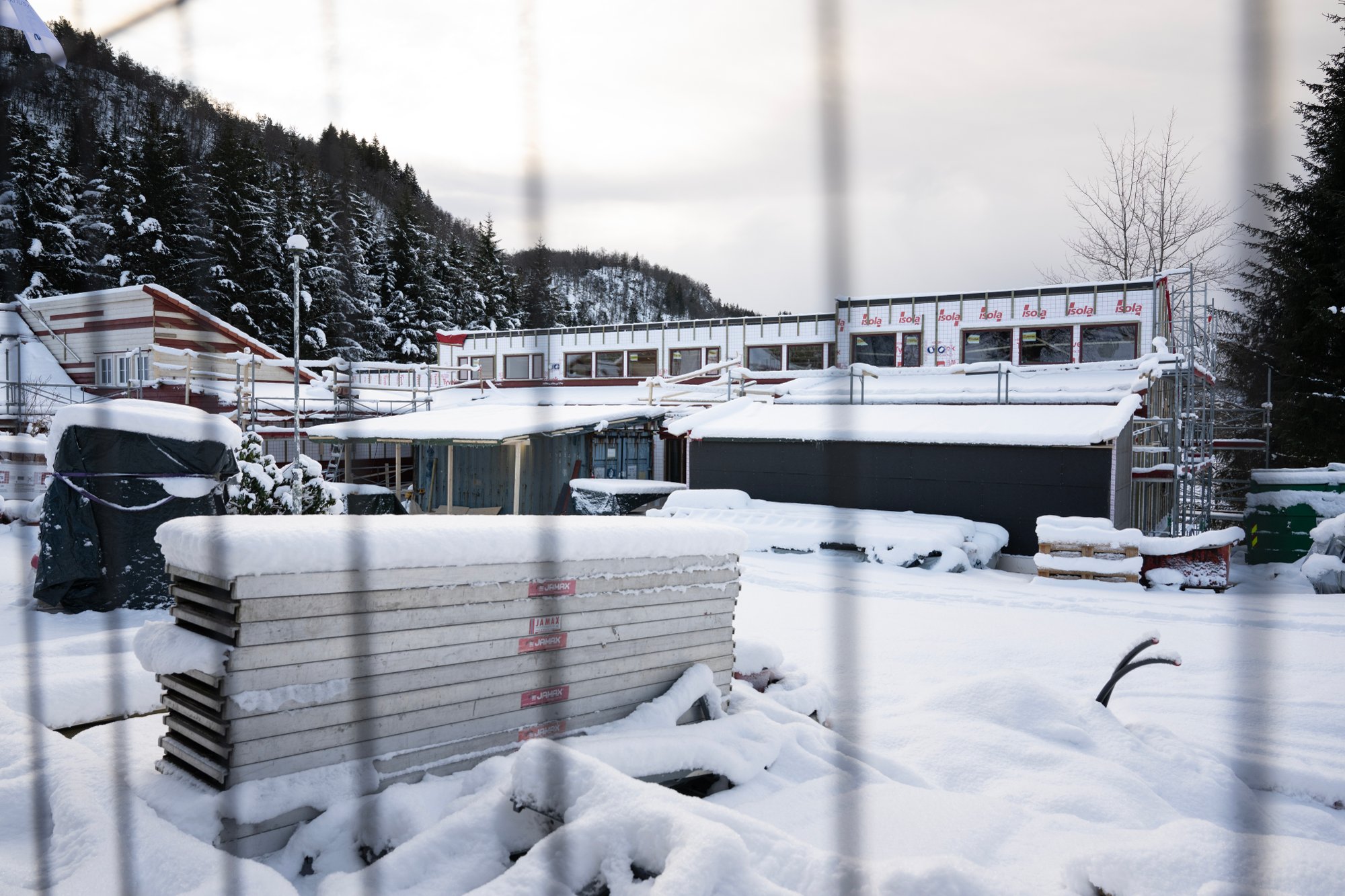 Nerijus Sulskis fra ventilasjonsfirmaet Venty på Sotra ble svært overrasket da han møtte opp på byggeplassen på Totland etter juleferien og oppdaget at den var stengt. Årsak: Hovedentreprenør Byggmester Markhus er konkurs.