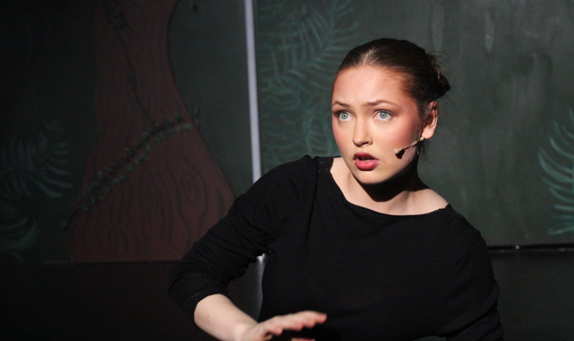 Fossrevyen 2026: – Hun briljerer på scenen