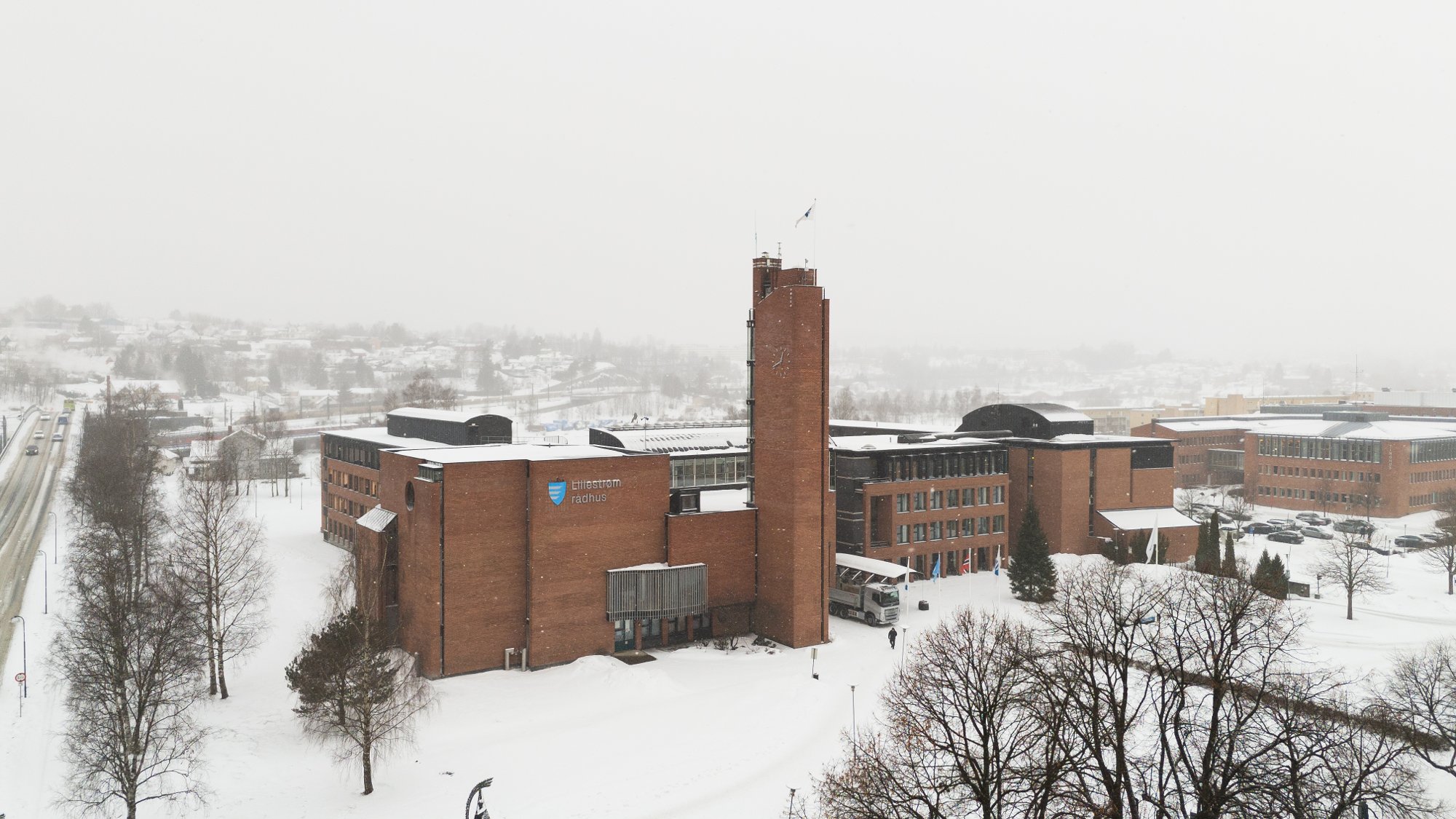 Drone. Lillestrøm. Rådhuset. Lillestrøm rådhus. Vinter. Snø.Foto: Lisbeth Lund Andresen