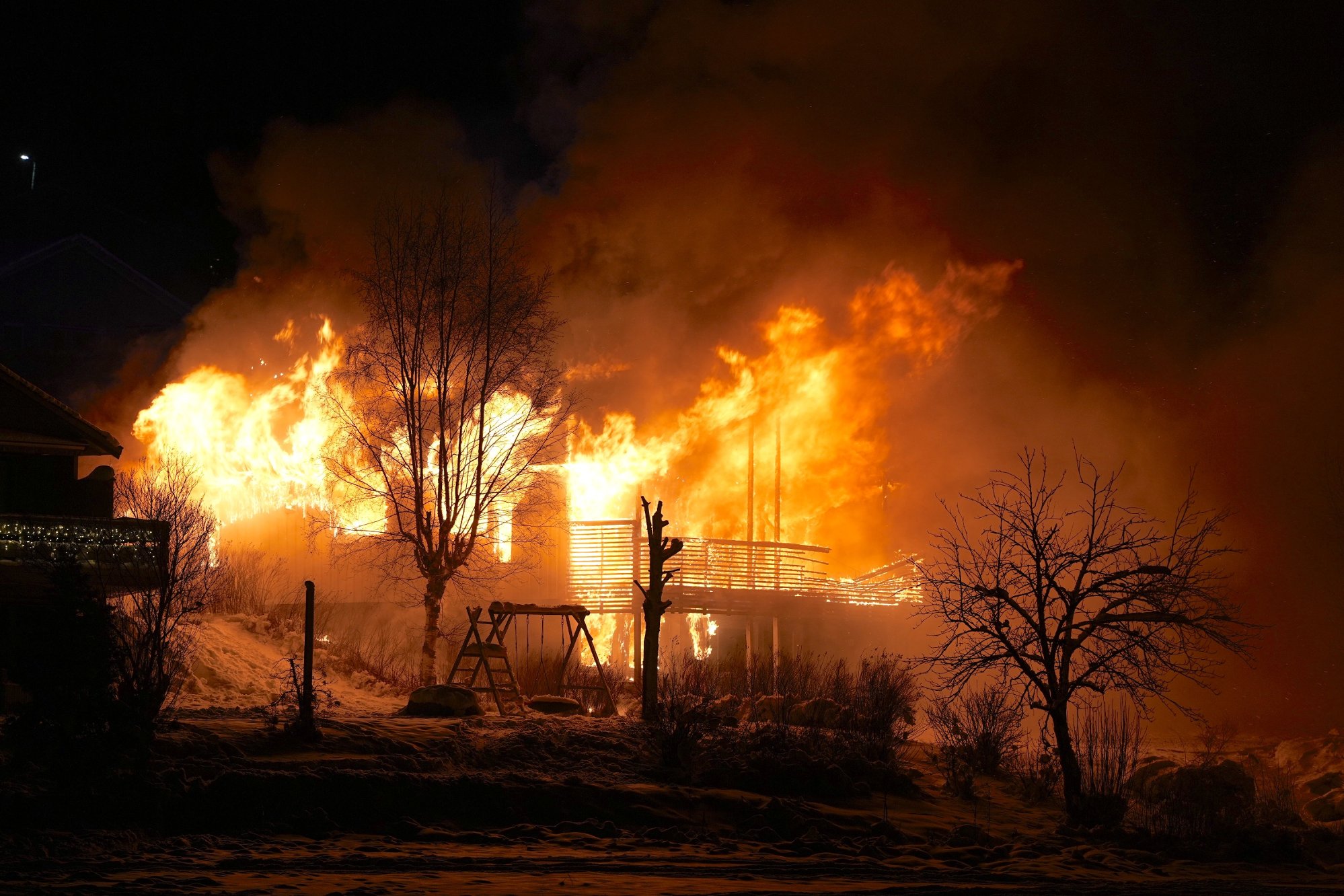 Enebolig totalskadet i brann