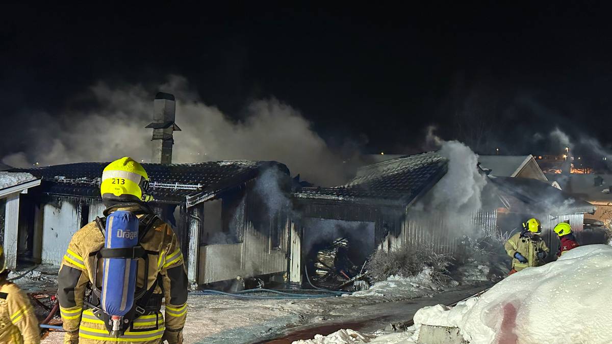 To brannfolk omkommet: Kolleger prøvde å komme seg inn for å redde dem