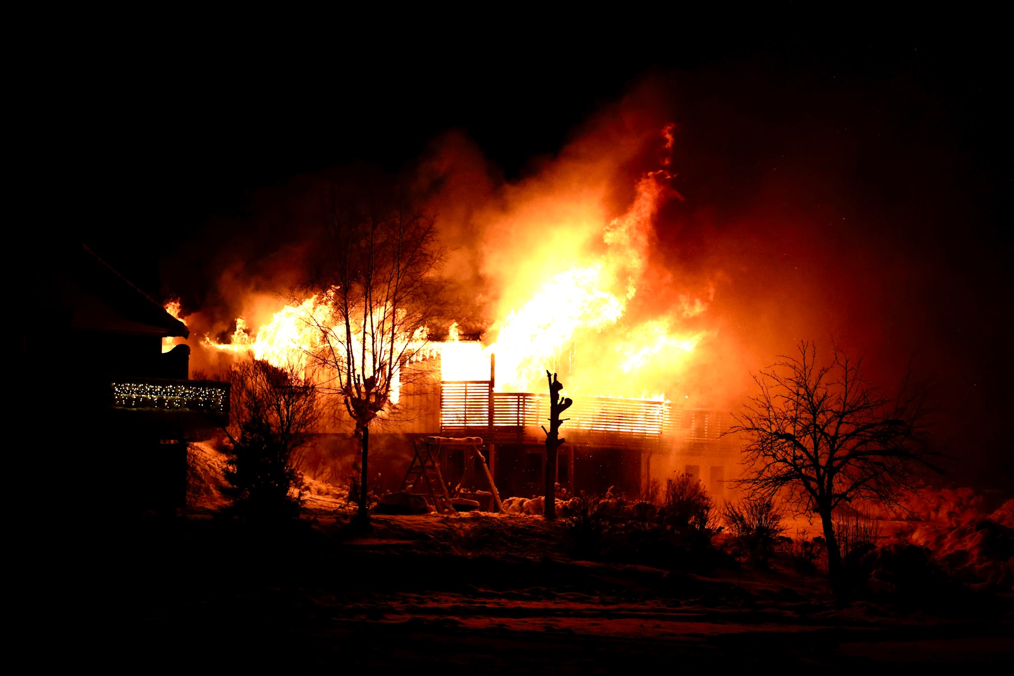 To brannkonstabler antatt omkommet
