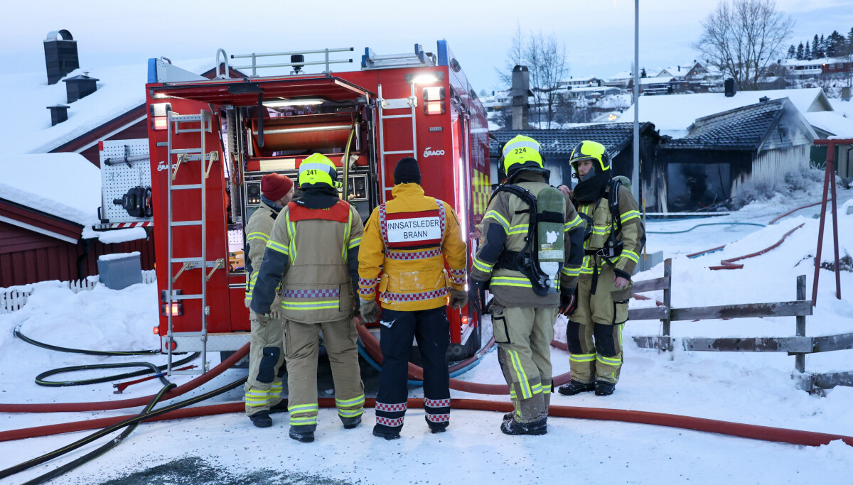 To brannkonstabler antatt omkommet i kraftig boligbrann