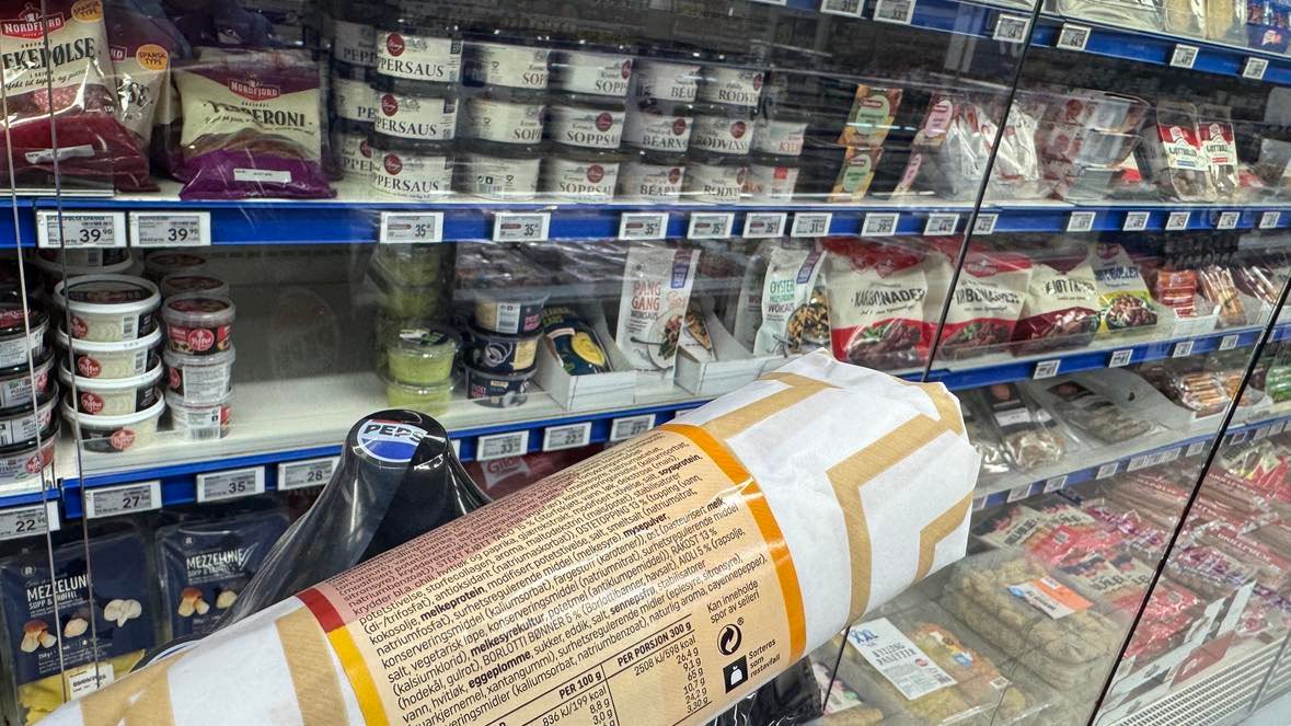 Produkter i butikkhylle.