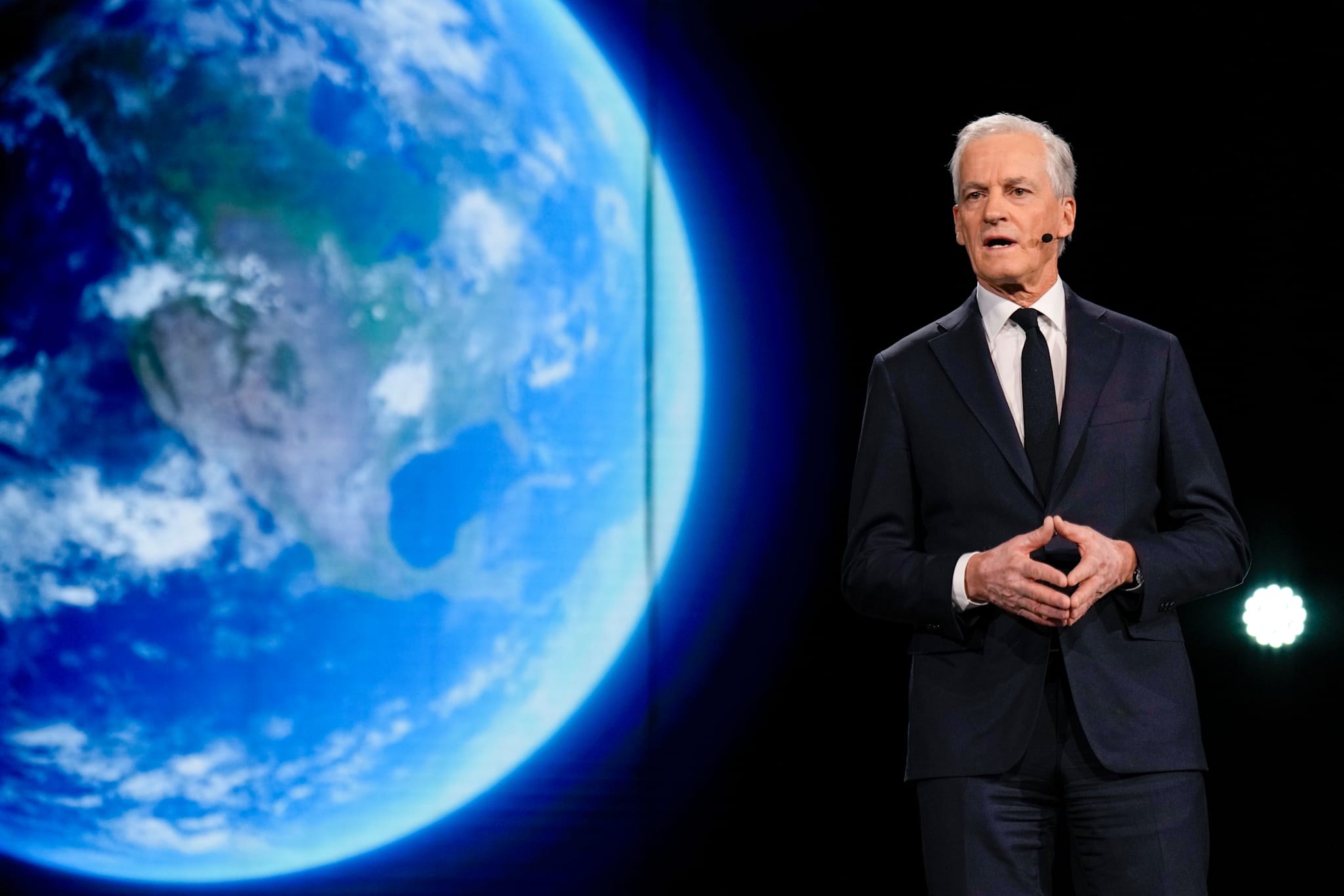 Advart av Danmarks statsminister: – Det er alvor nå, Jonas