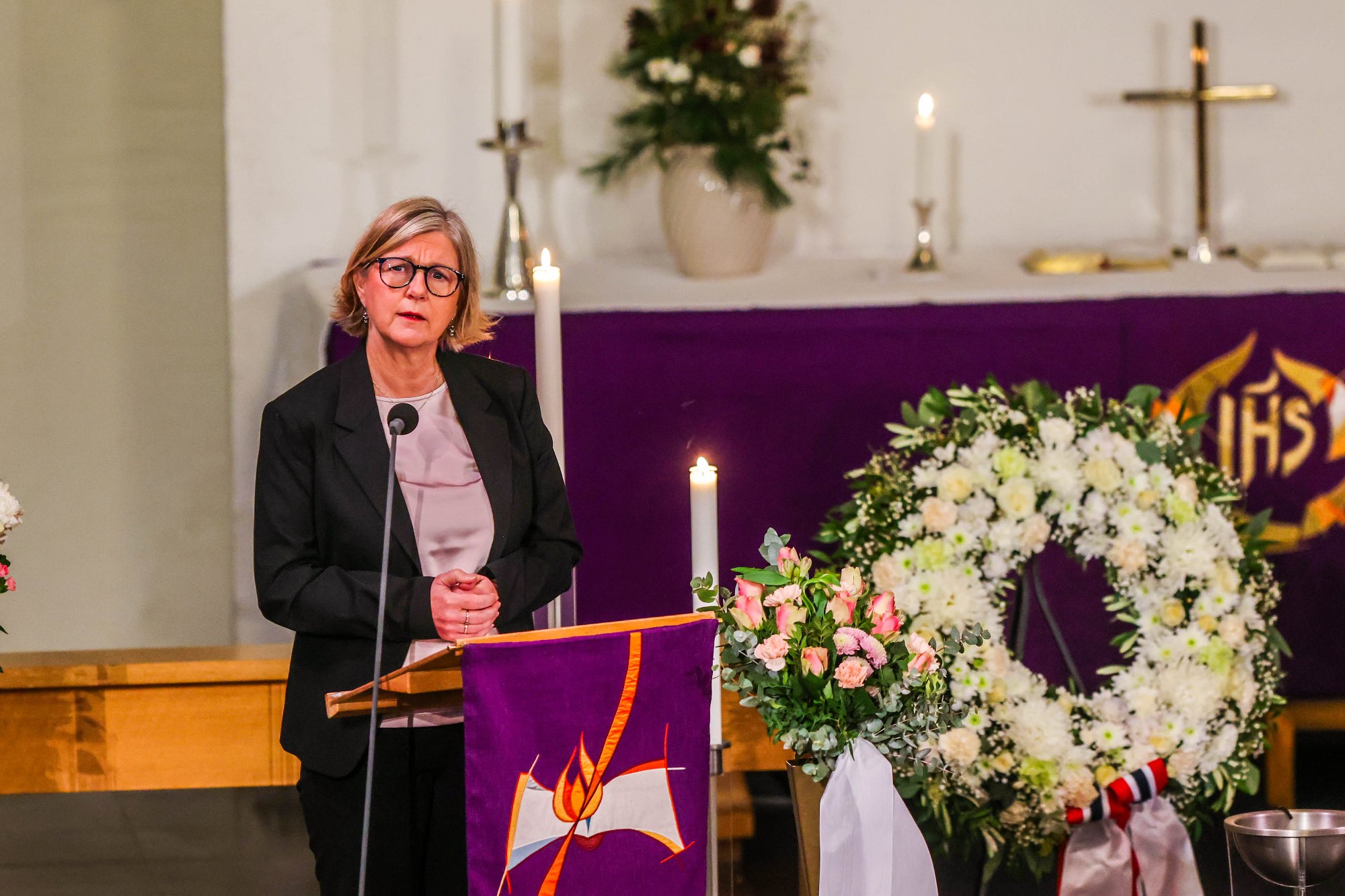 Arthur Arntzen bisatt fra Ishavskatedralen i Tromsø.
Foto: Yngve Olsen