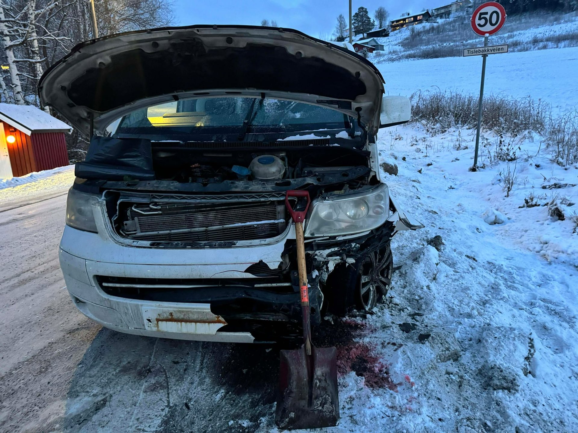 Ulykke mellom to biler: – Svært glatt