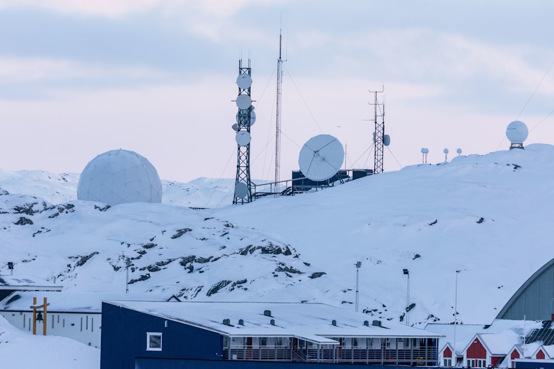 Bildt: «Europa må være forberedt på konfrontasjon med Trump om Grønland»