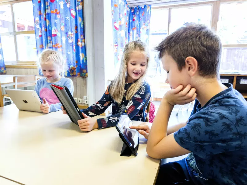 Nå kommer de faglige rådene for skjermbruk blant barn og unge