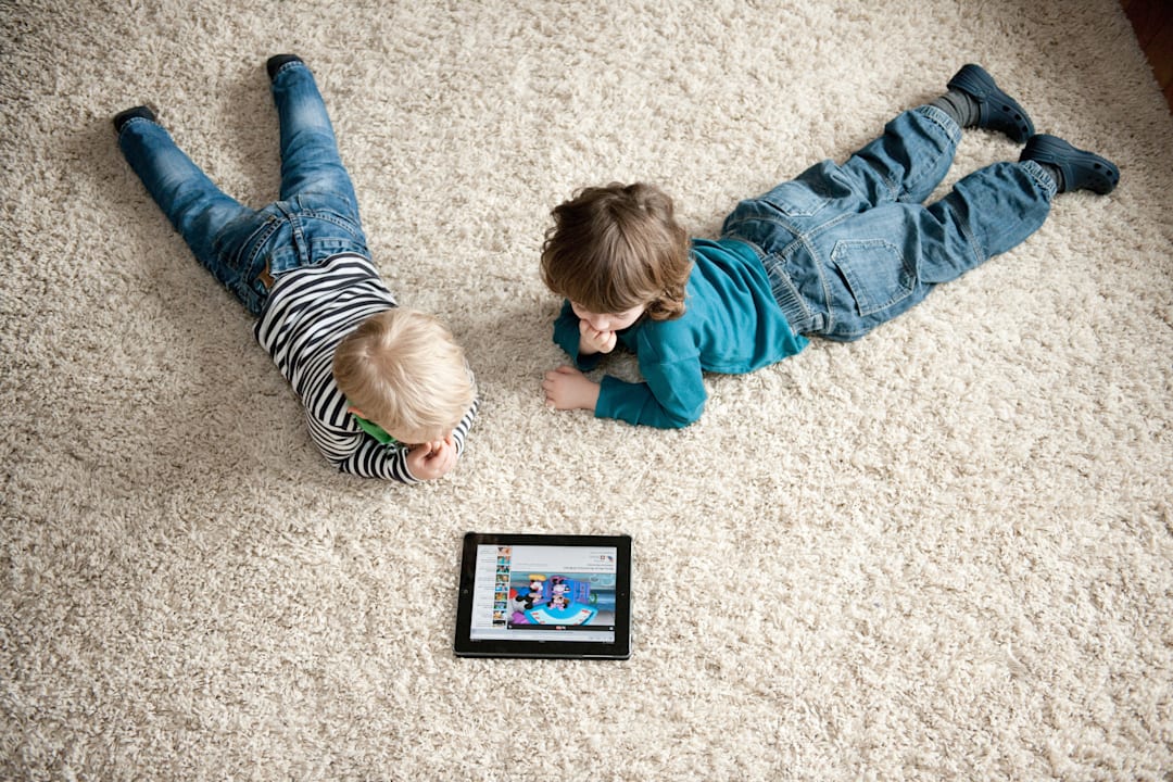 Nye skjermråd: Barn under 12 år bør unngå internett uten tilsyn