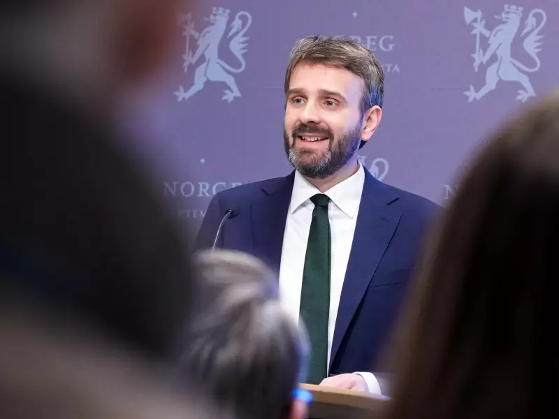 Nye råd: Voksne må skjerpe seg – og barn under 13 år bør ikke være alene på nett