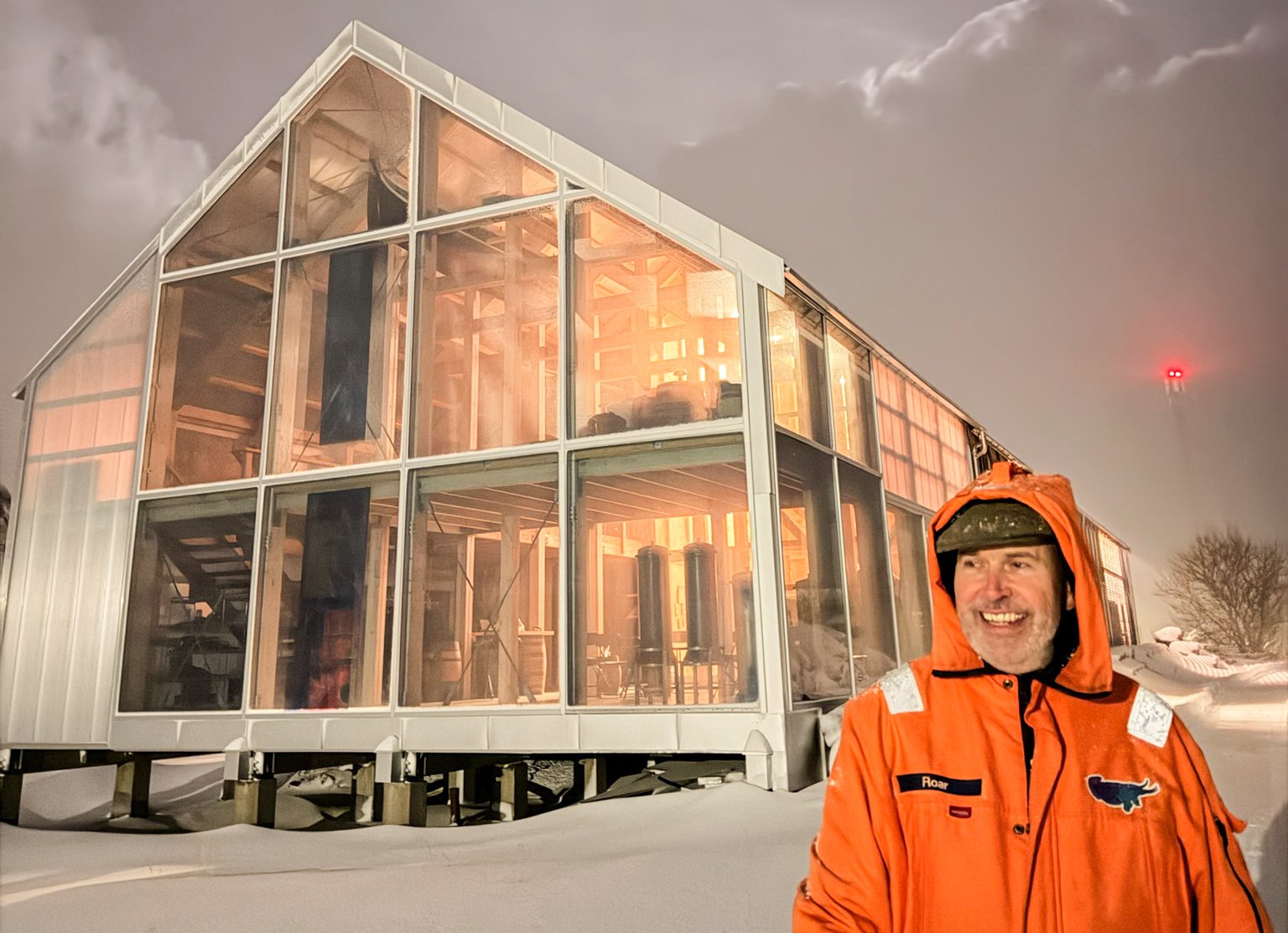 Ekstremt snøfall på Myken skaper tøbbel for tappingen av whisky. – Salgstap på opp mot en million kroner