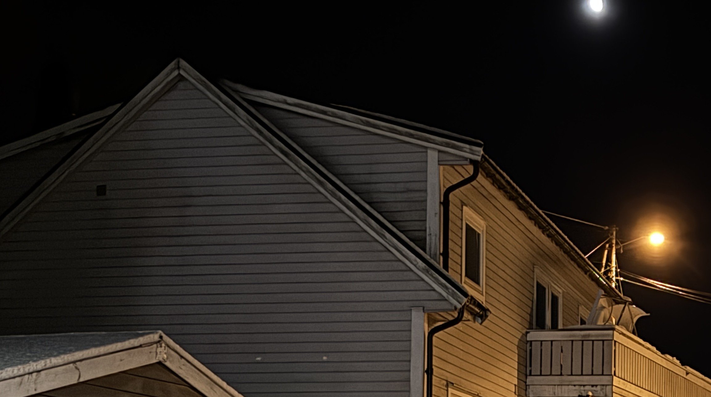 Boligbrann på Vaksdal: – Fem personer kom seg ut