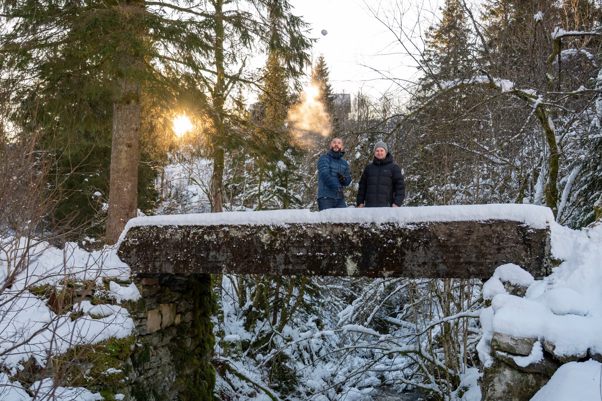Ronny Hosøy Røst og Martin Vatshelle risikerer bøter om de ikke fikser broen Øvstebø, helt innerst i Bontveitdalen.
