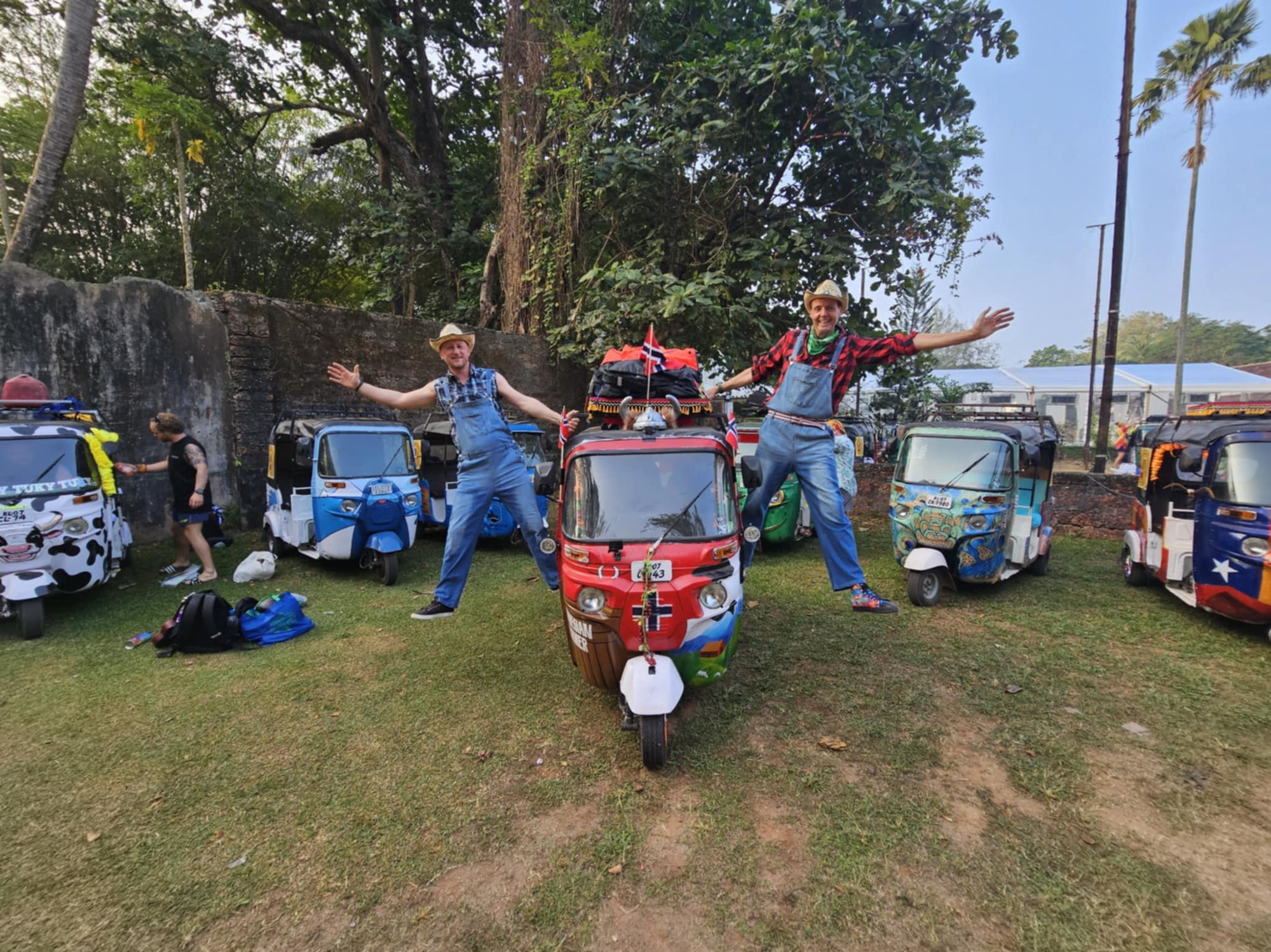 Naboene Kai og Roger krysser India i tuk-tuk: – Som et eventyr i en blikkboks