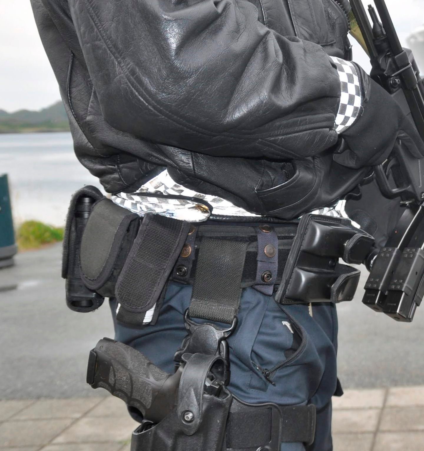 Politibetjent truffet i hånda under skytetrening