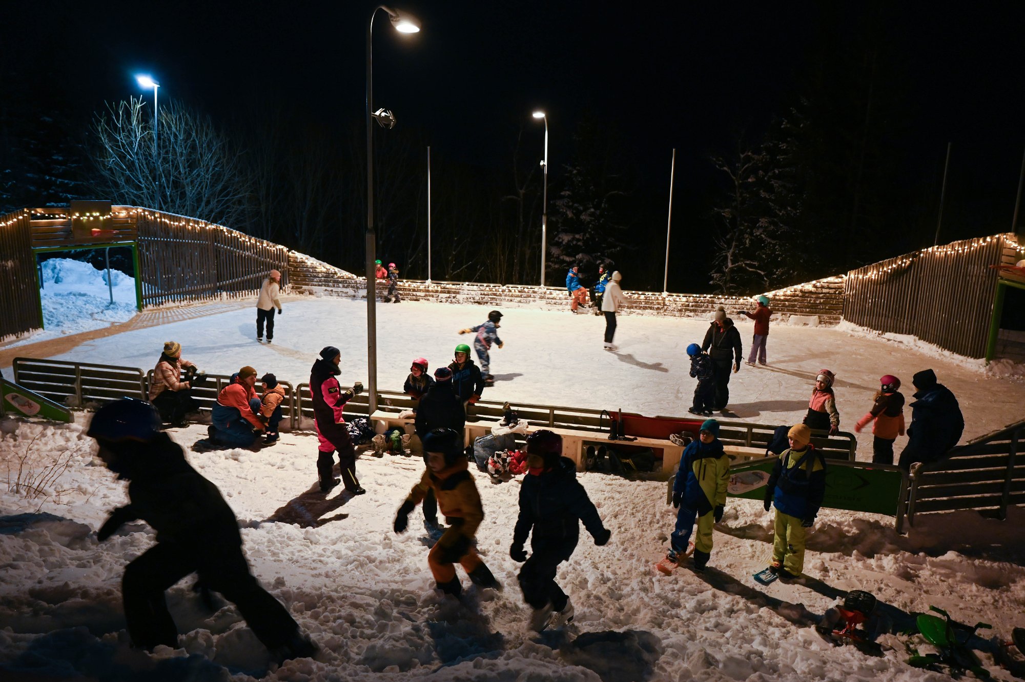 Usikkert om det blir skøyteis i år: – Går jo an å få det til