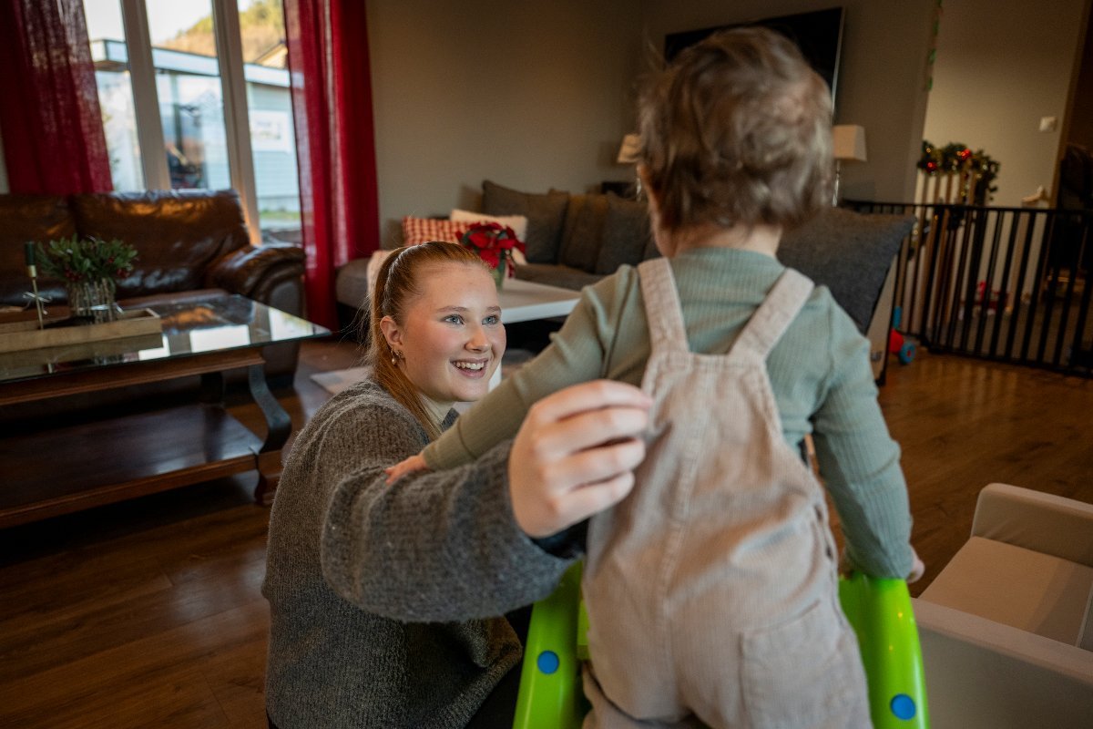 Victoria (17) om å bli mamma: – En sann klisjé at man elsker barnet sitt over alt annet