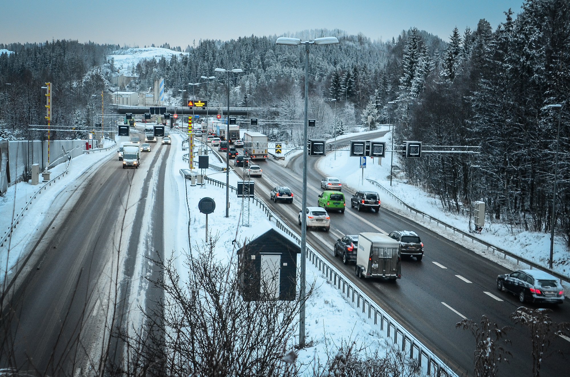 Styrte bilen fra passasjersetet under flukt – politiet måtte «torpedere» den