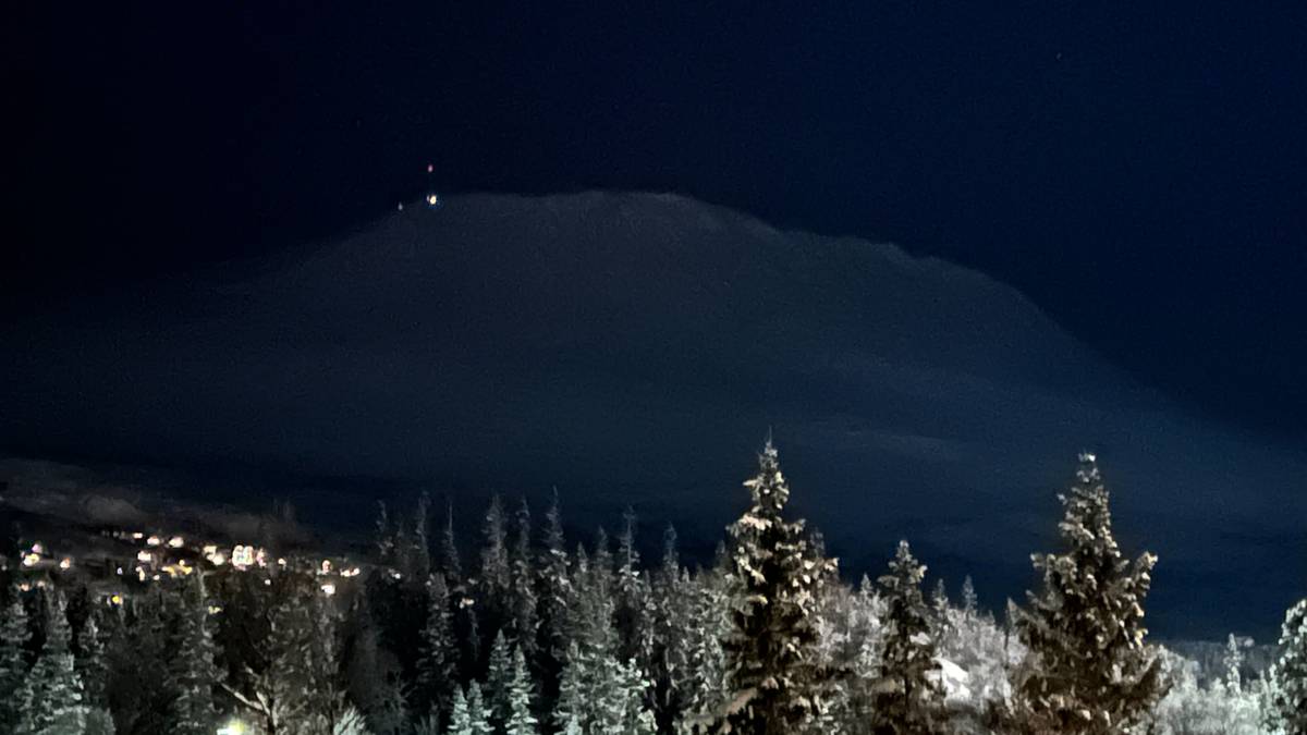 Fem tenåringer fast på Gausatoppen - skal være fraktet ut
