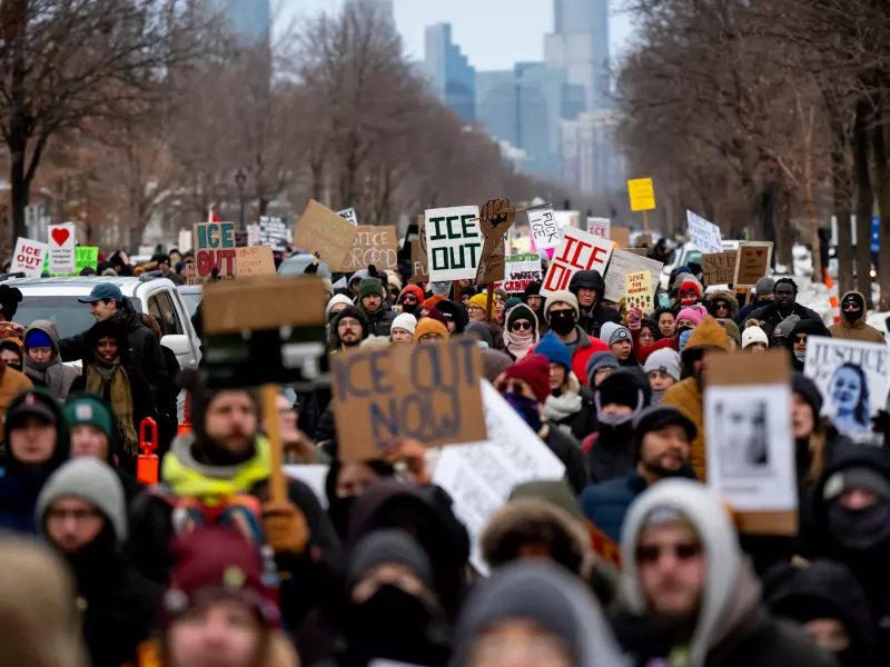 Titusener i Ice-demonstrasjon i Minneapolis