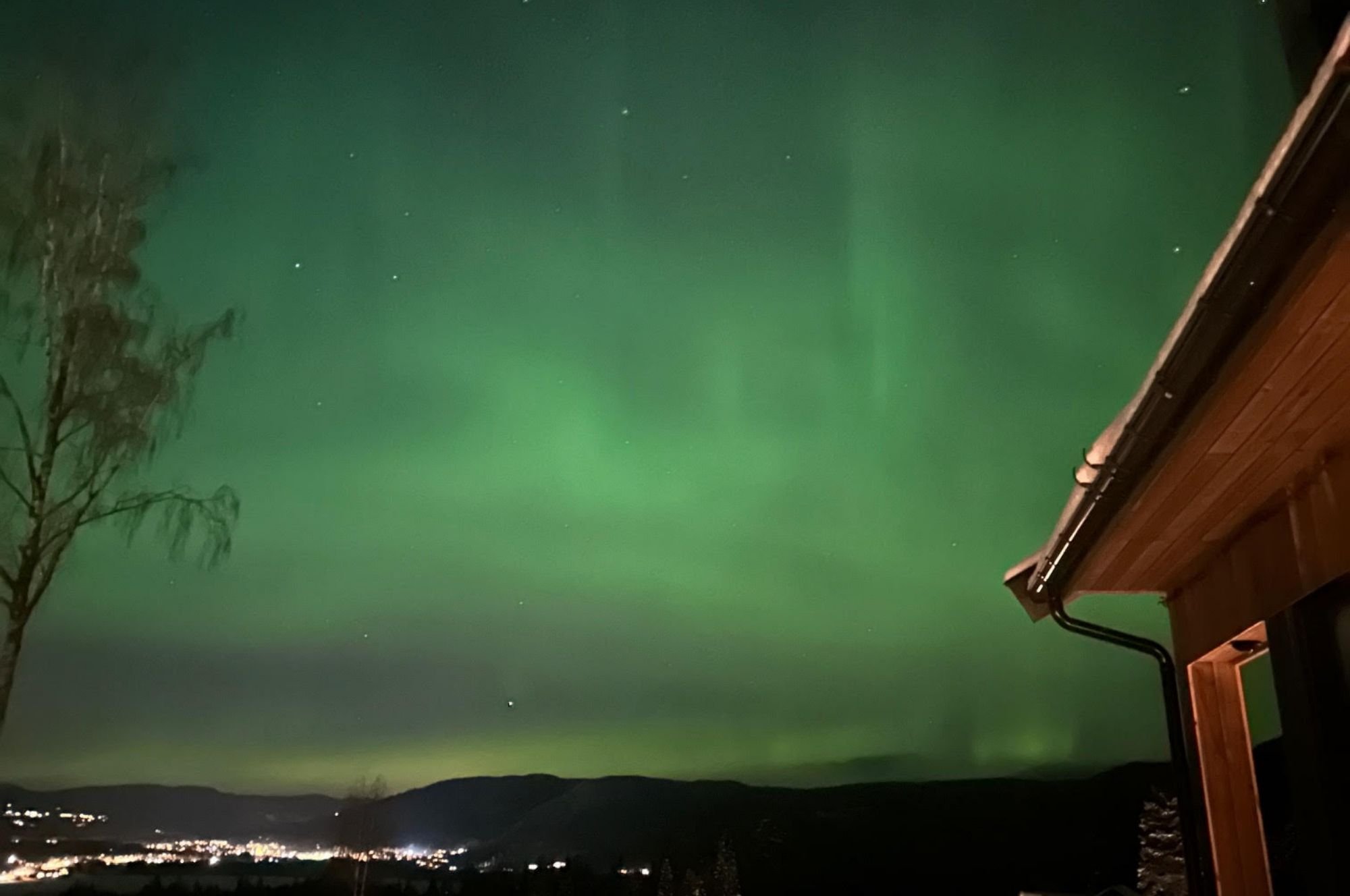 Her danser nordlyset over Romerike