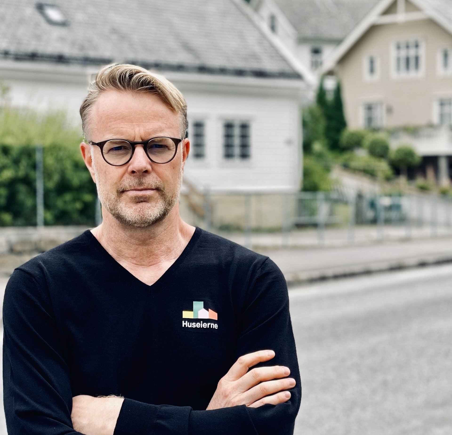 Det skal ikkje kosta skjorta å bu i Sogn og Fjordane!