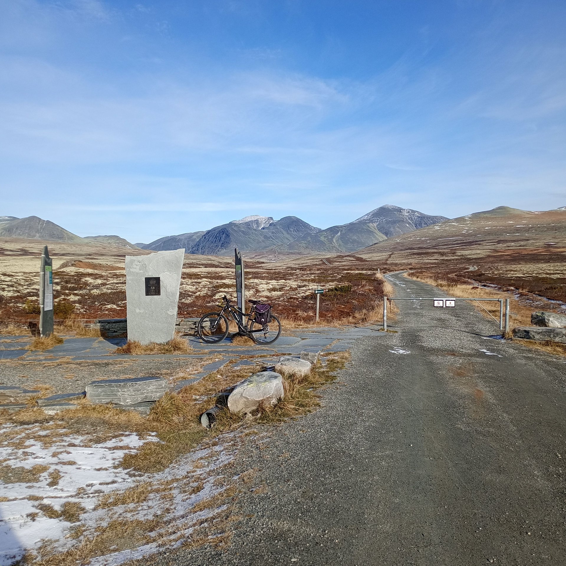 Villreinjakt og utrydningstruede fjellturister
