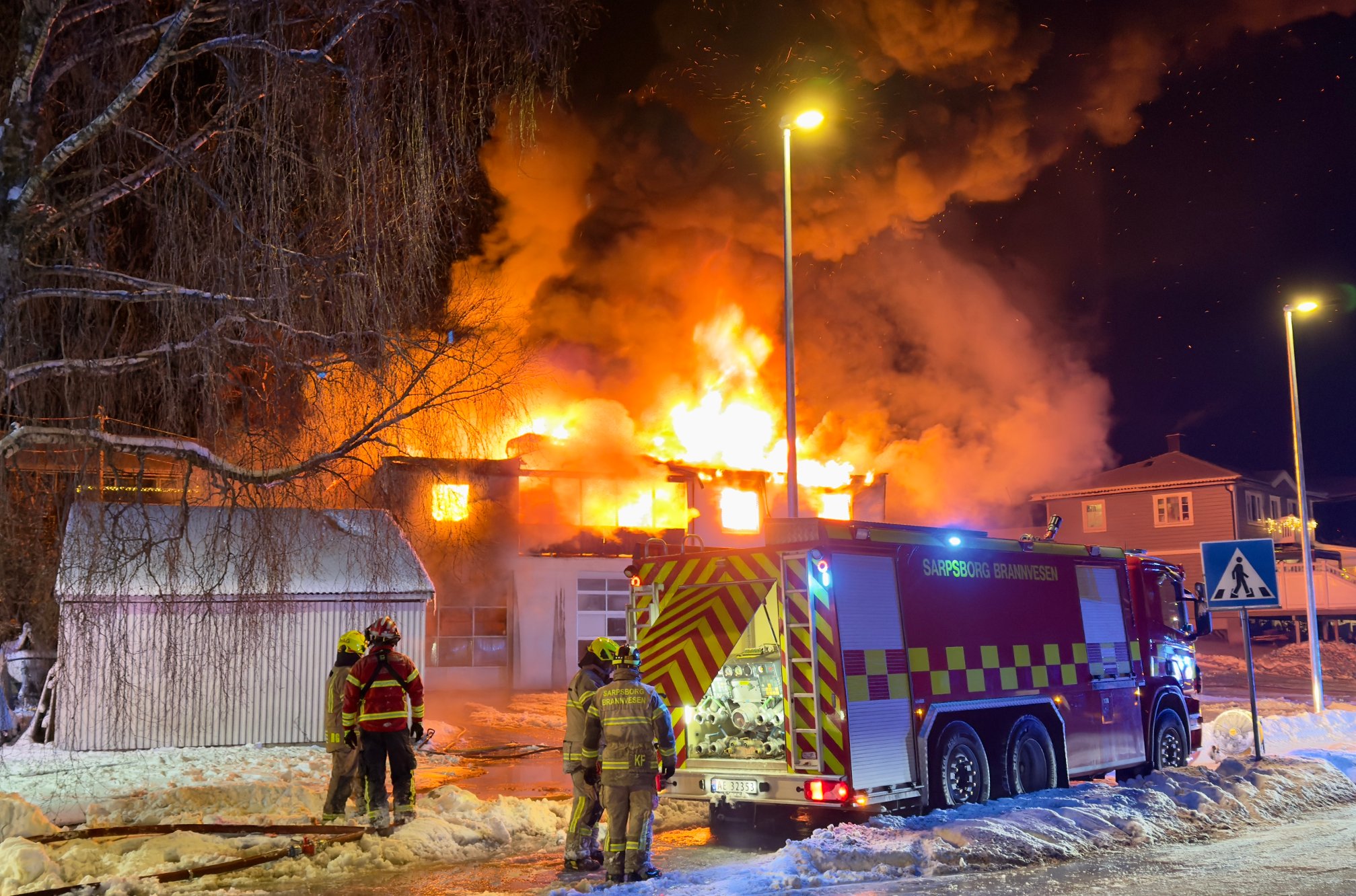 Verksted/garasje og bolig totalskadet i brann