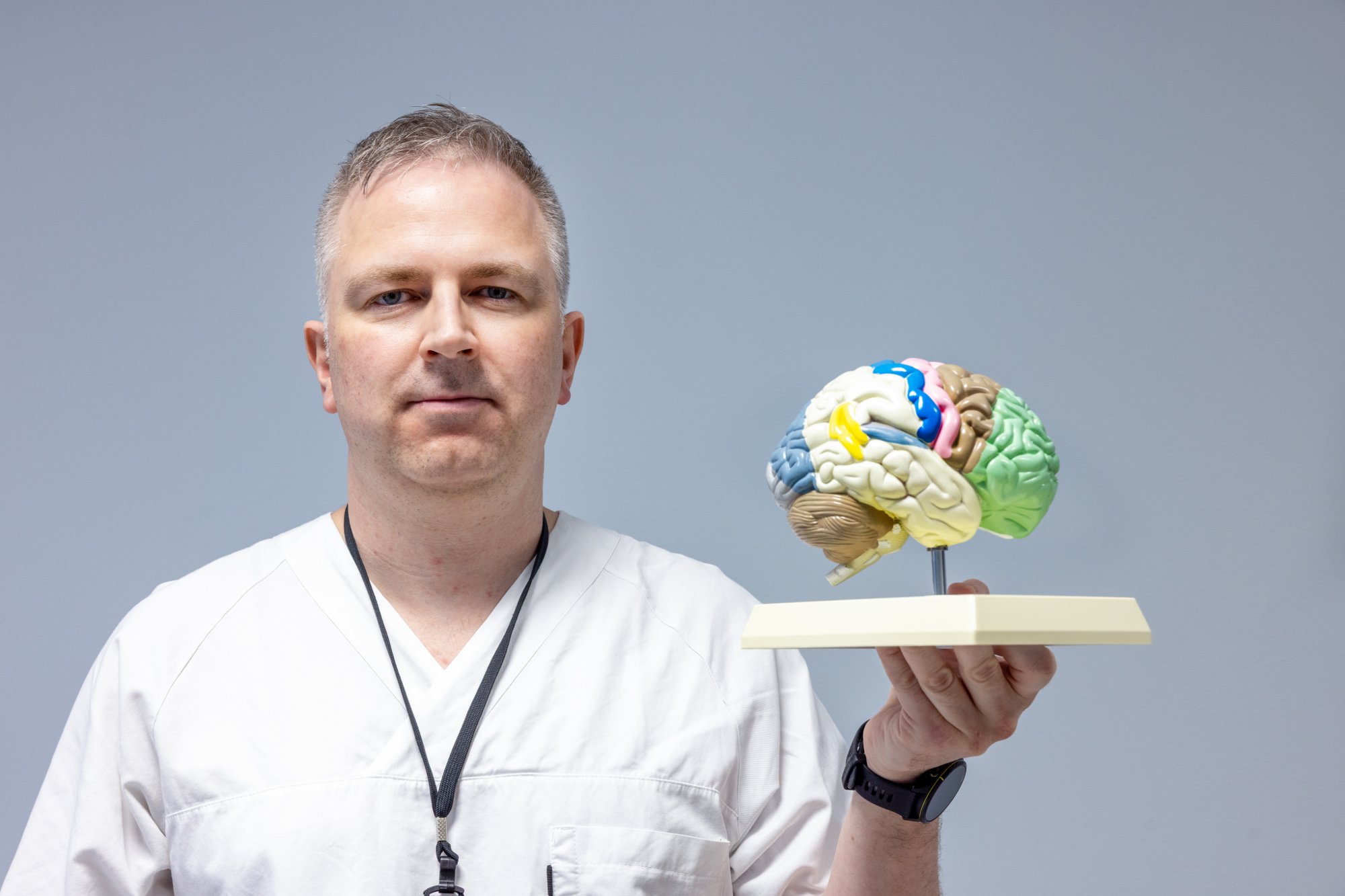 Legen har en oppfordring til de unge: Et grep reduserer risikoen for alvorlig hjernesykdom