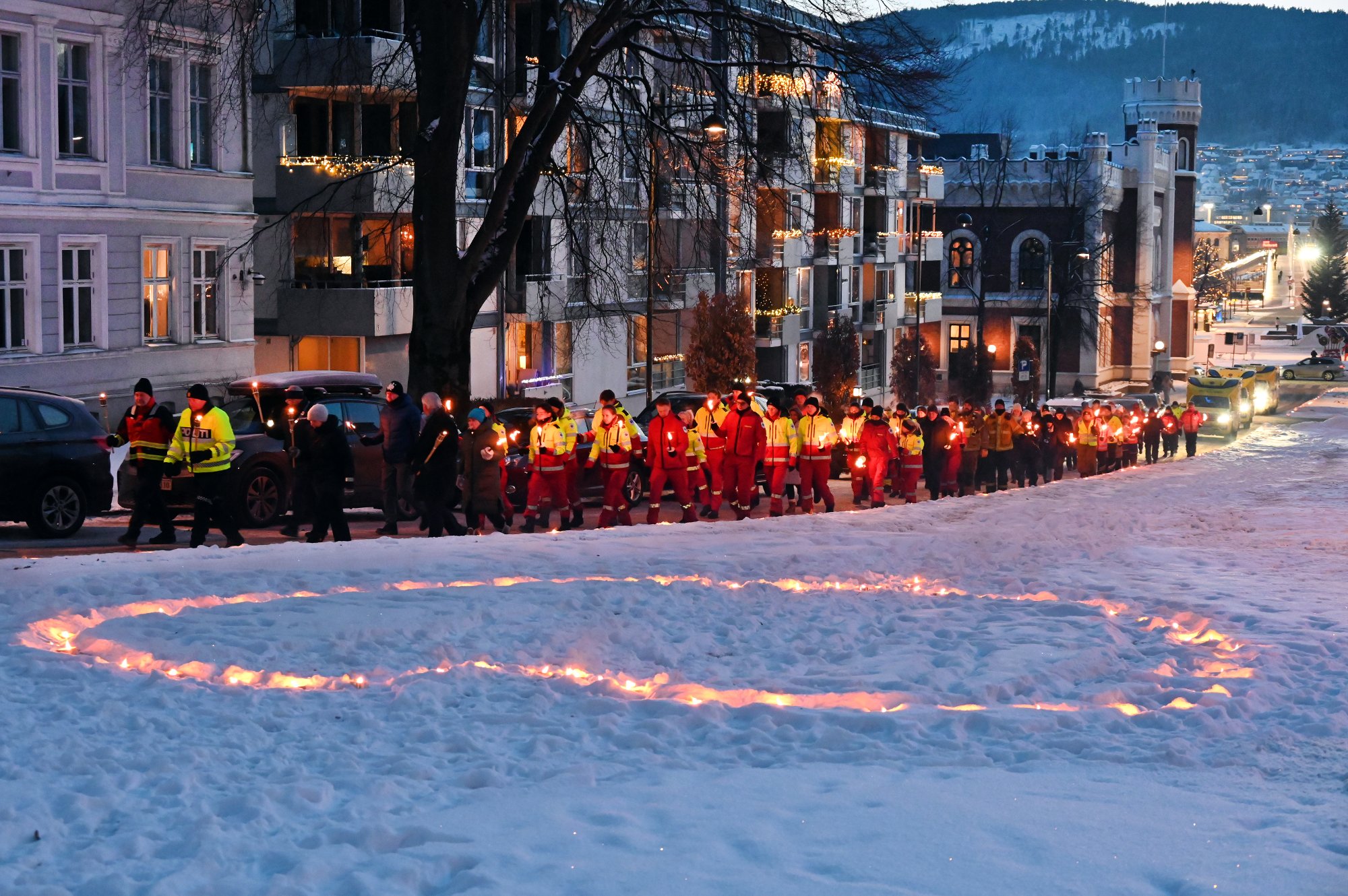 Fem fakler for liv som gikk tapt: – Kan ikke ha noe annet enn nullvisjon