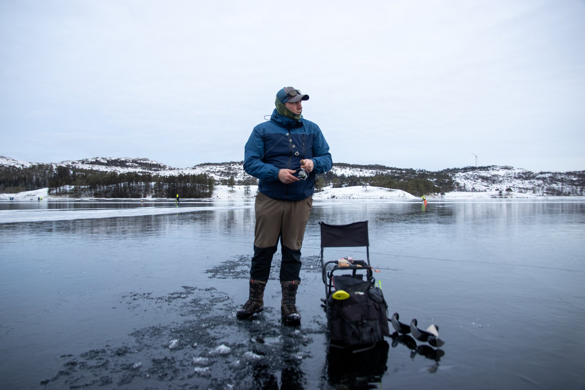 Me vart med Steffen på isfiske: – Eg er herda mot kulde