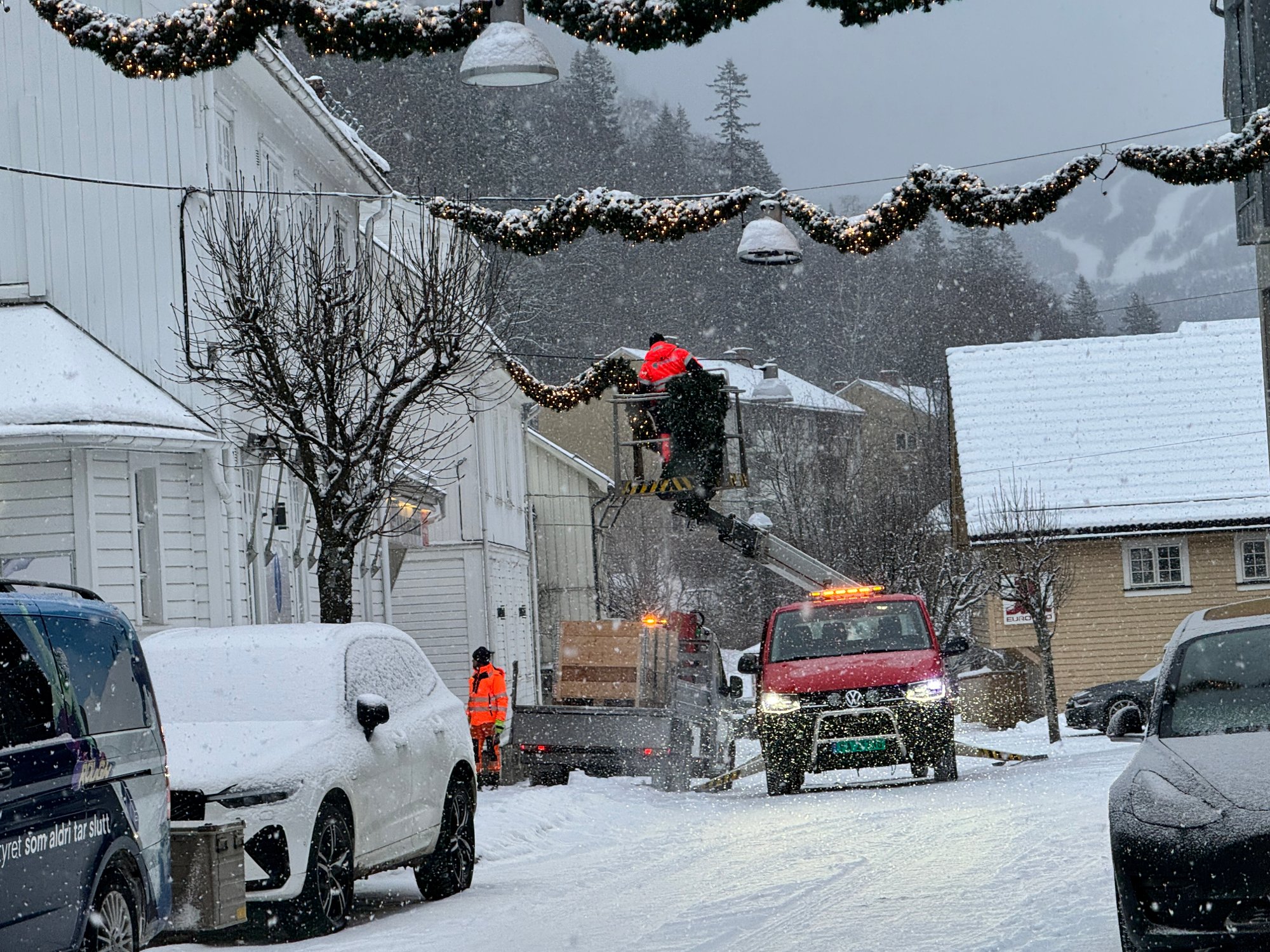 Endelig kom julesnøen, men nå ryddes jula vekk